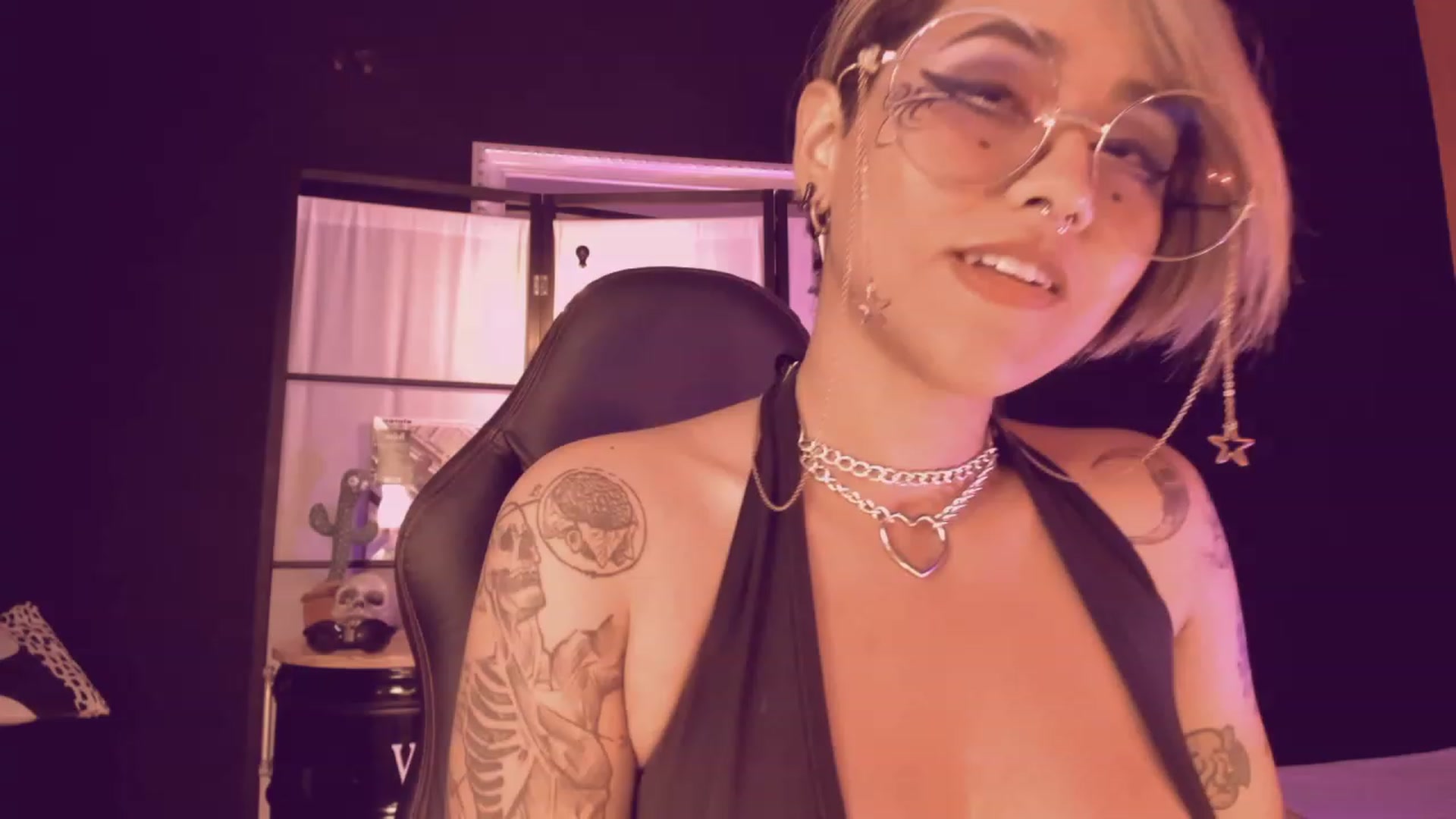 Gallery image thumbnail from AbraxxysRadio's myfreecams stream on, 03/01/2023, 23:27 image 7 of 20