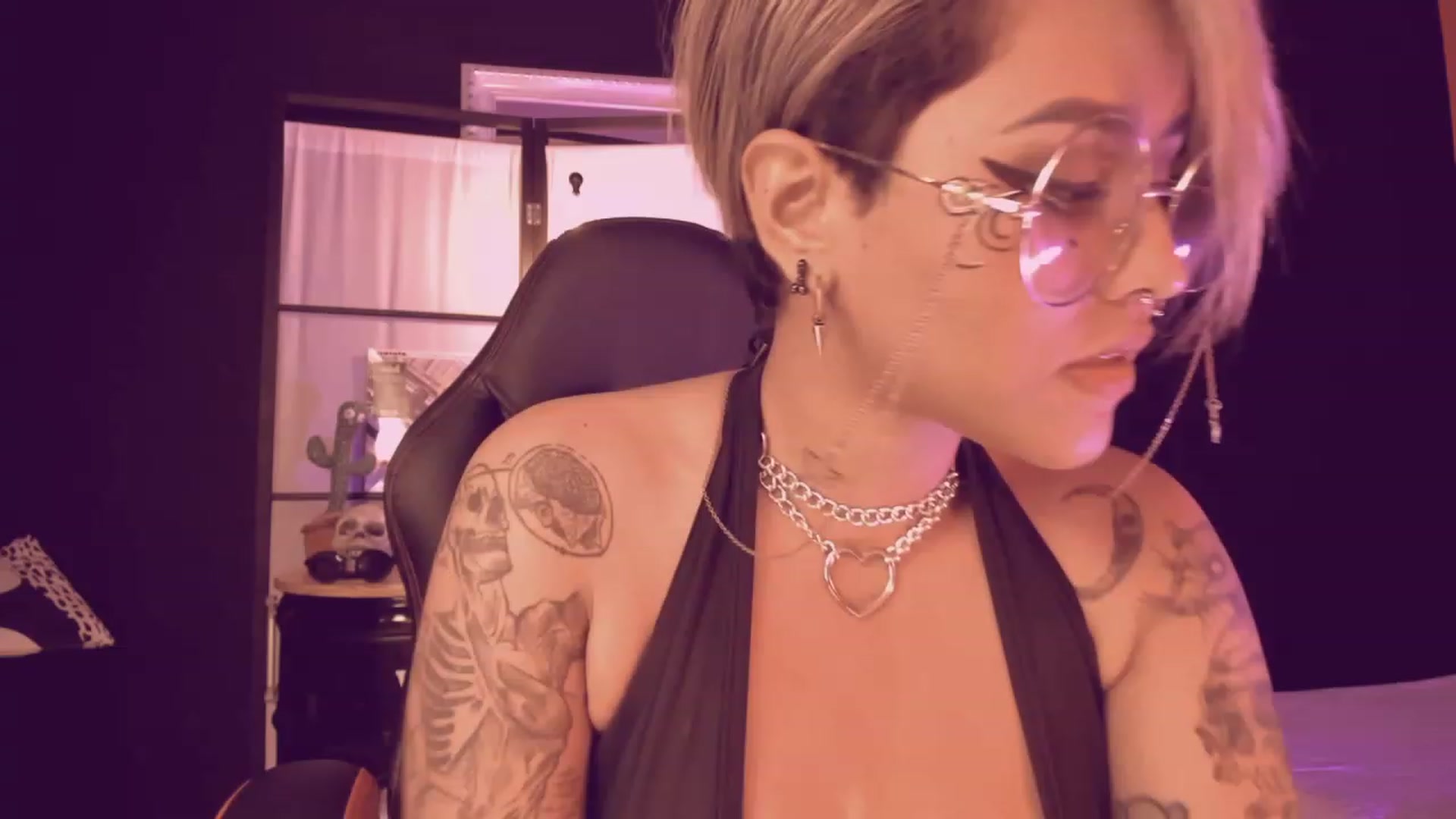 Gallery image thumbnail from AbraxxysRadio's myfreecams stream on, 03/01/2023, 23:27 image 5 of 20