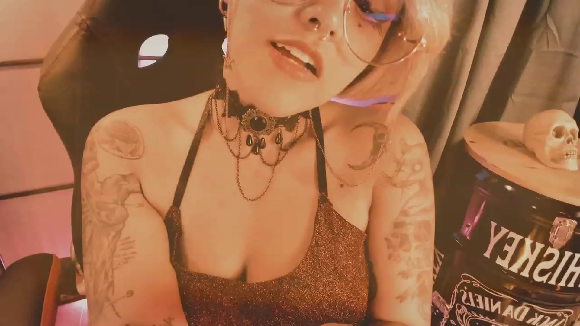 Gallery image thumbnail from AbraxxysRadio's myfreecams stream on, 03/04/2023, 24:06 image 2 of 20