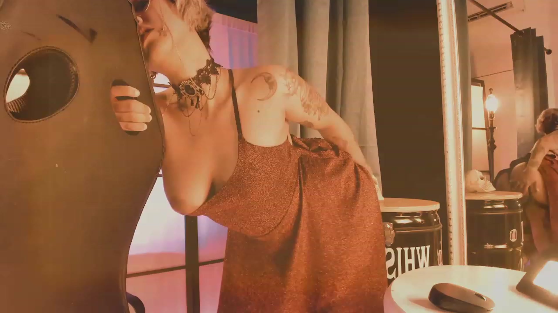 Gallery image thumbnail from AbraxxysRadio's myfreecams stream on, 03/04/2023, 24:25 image 14 of 20