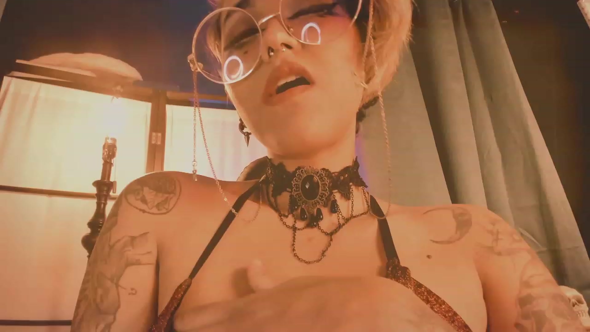 Gallery image thumbnail from AbraxxysRadio's myfreecams stream on, 03/04/2023, 02:06 image 16 of 20
