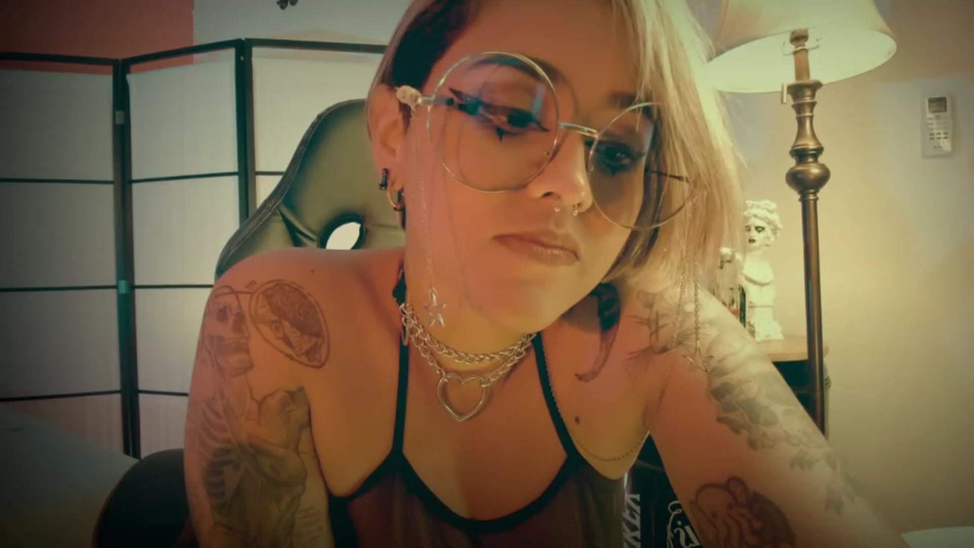 Gallery image thumbnail from AbraxxysRadio's myfreecams stream on, 03/09/2023, 24:01 image 8 of 20