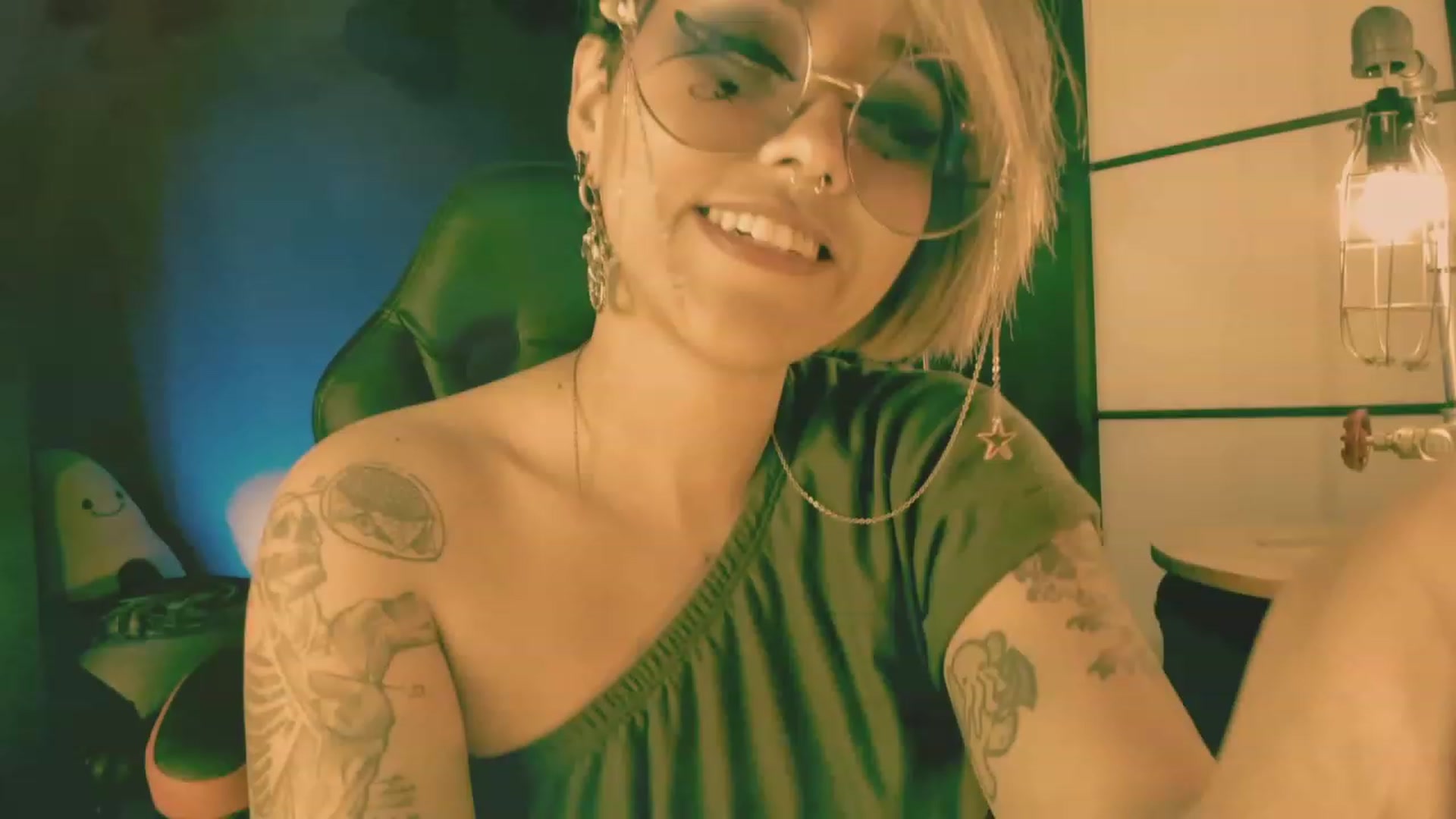 Gallery image thumbnail from AbraxxysRadio's myfreecams stream on, 03/18/2023, 24:19 image 5 of 20