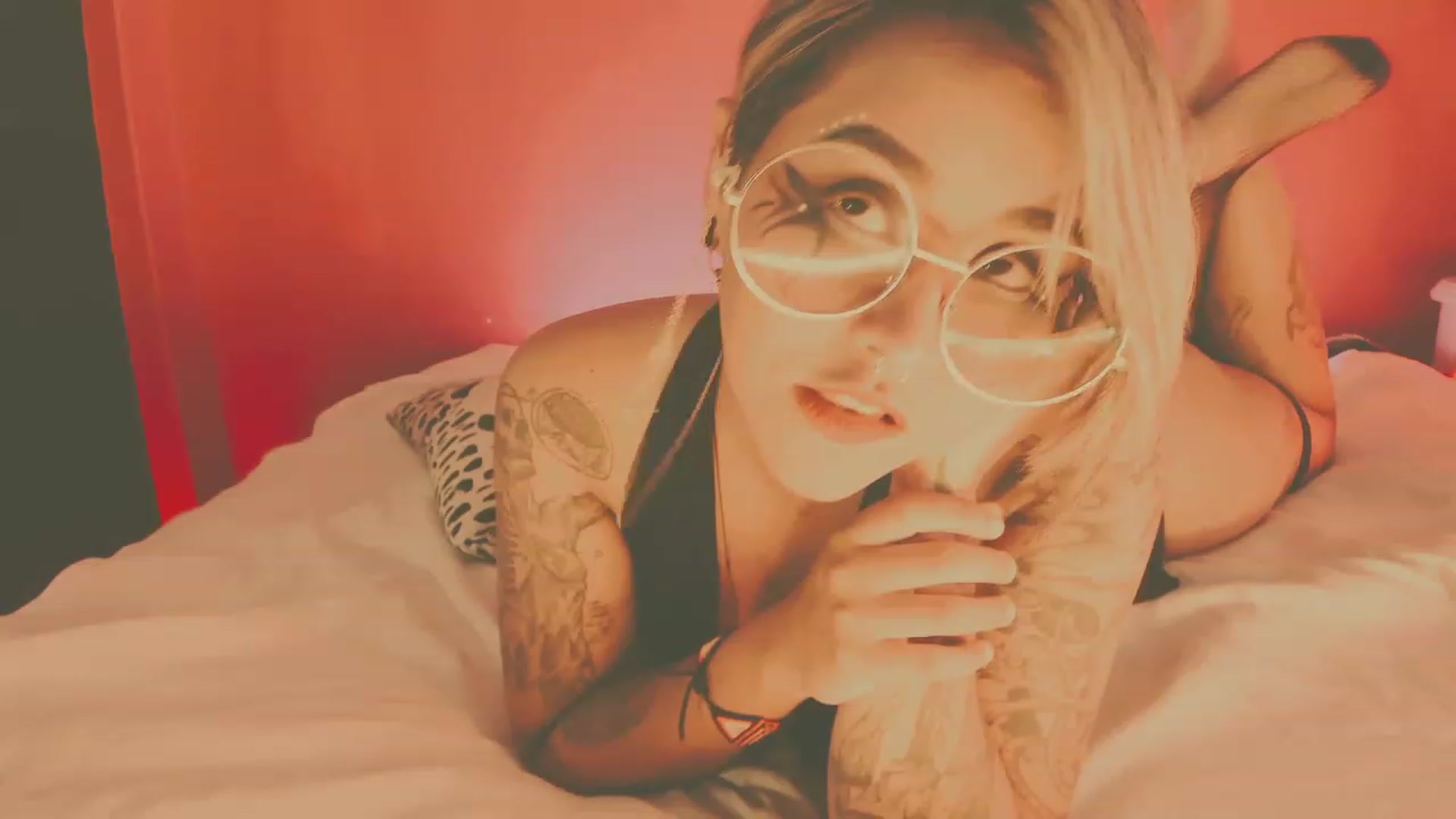 Gallery image thumbnail from AbraxxysRadio's myfreecams stream on, 03/28/2023, 23:43 image 13 of 20