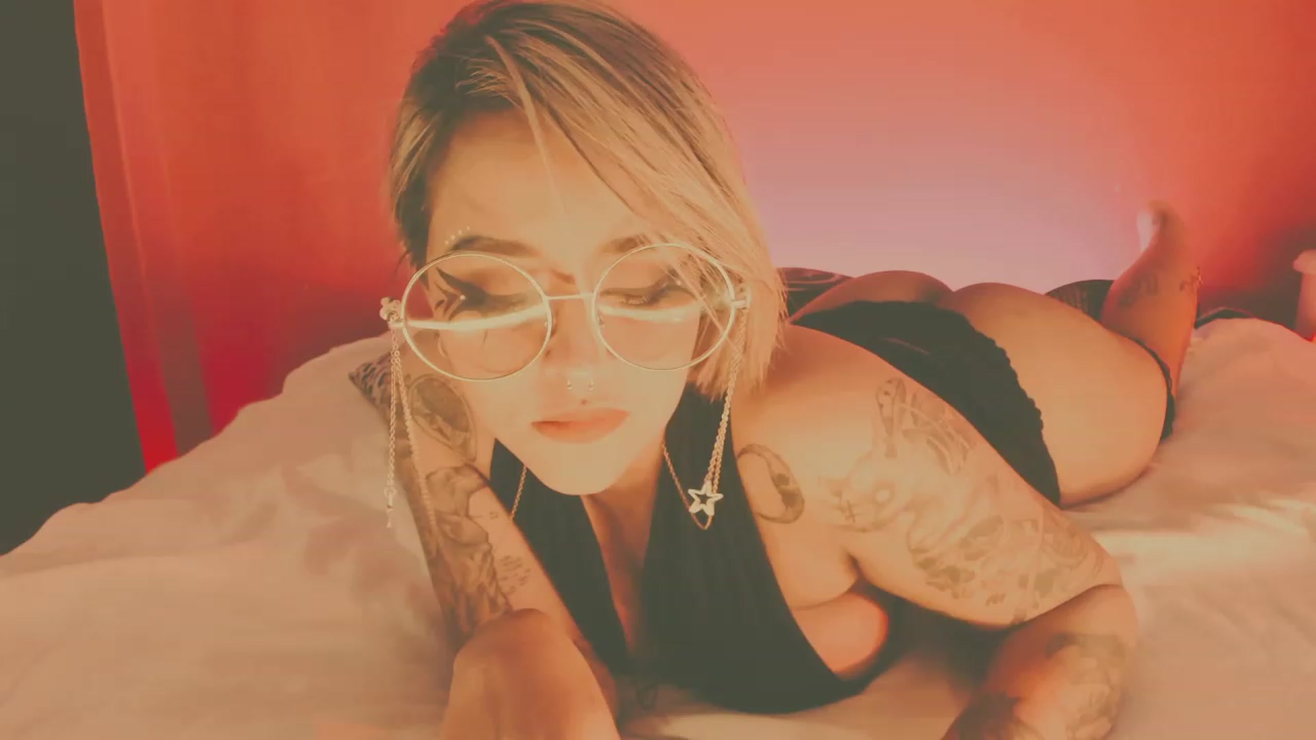 Gallery image thumbnail from AbraxxysRadio's myfreecams stream on, 03/28/2023, 23:43 image 17 of 20
