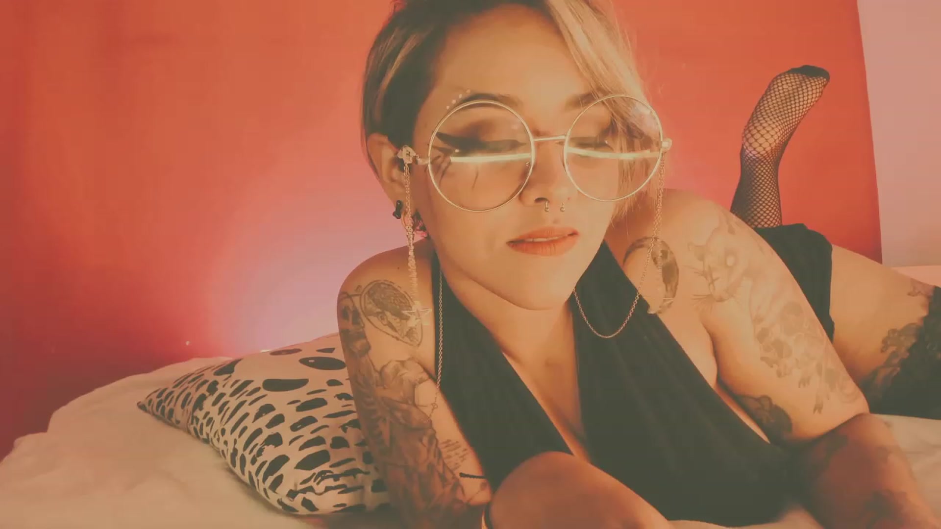 Gallery image thumbnail from AbraxxysRadio's myfreecams stream on, 03/28/2023, 23:43 image 3 of 20