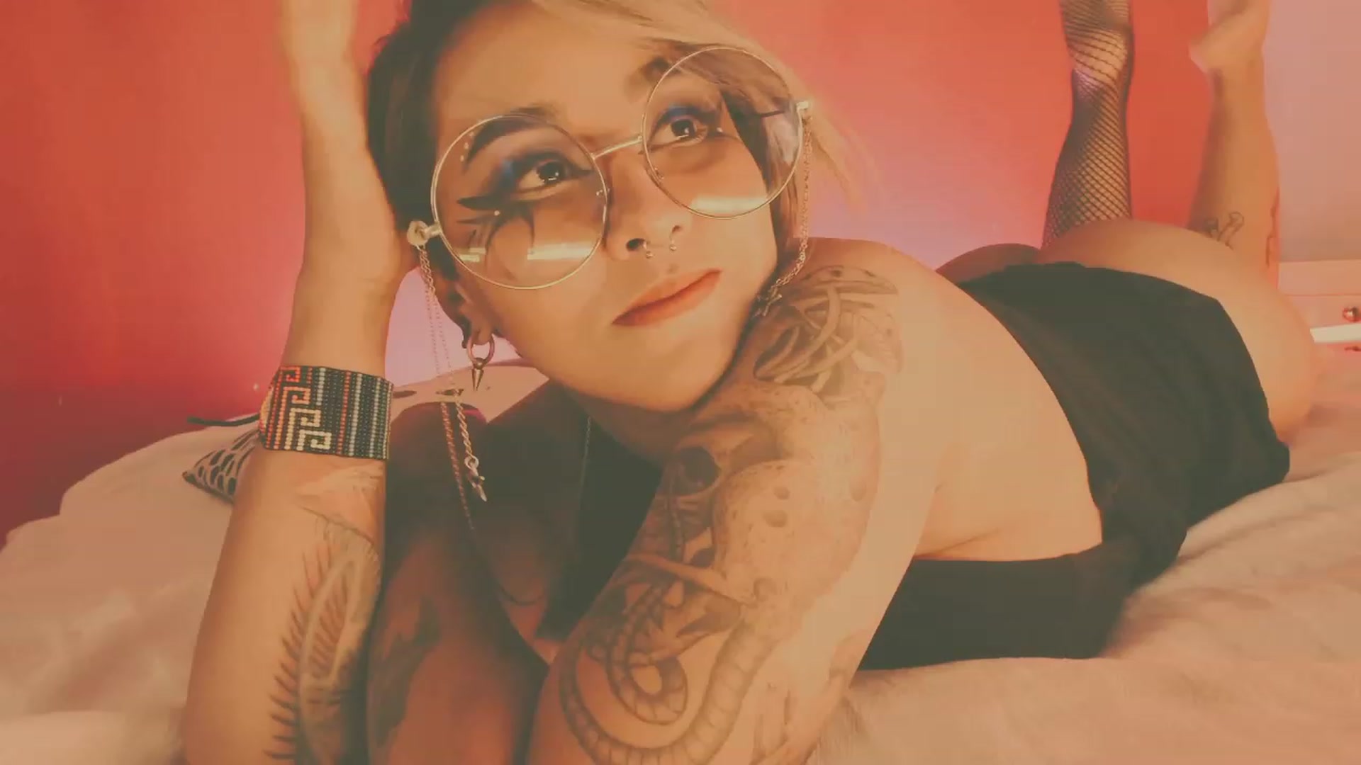 Gallery image thumbnail from AbraxxysRadio's myfreecams stream on, 03/28/2023, 23:43 image 6 of 20