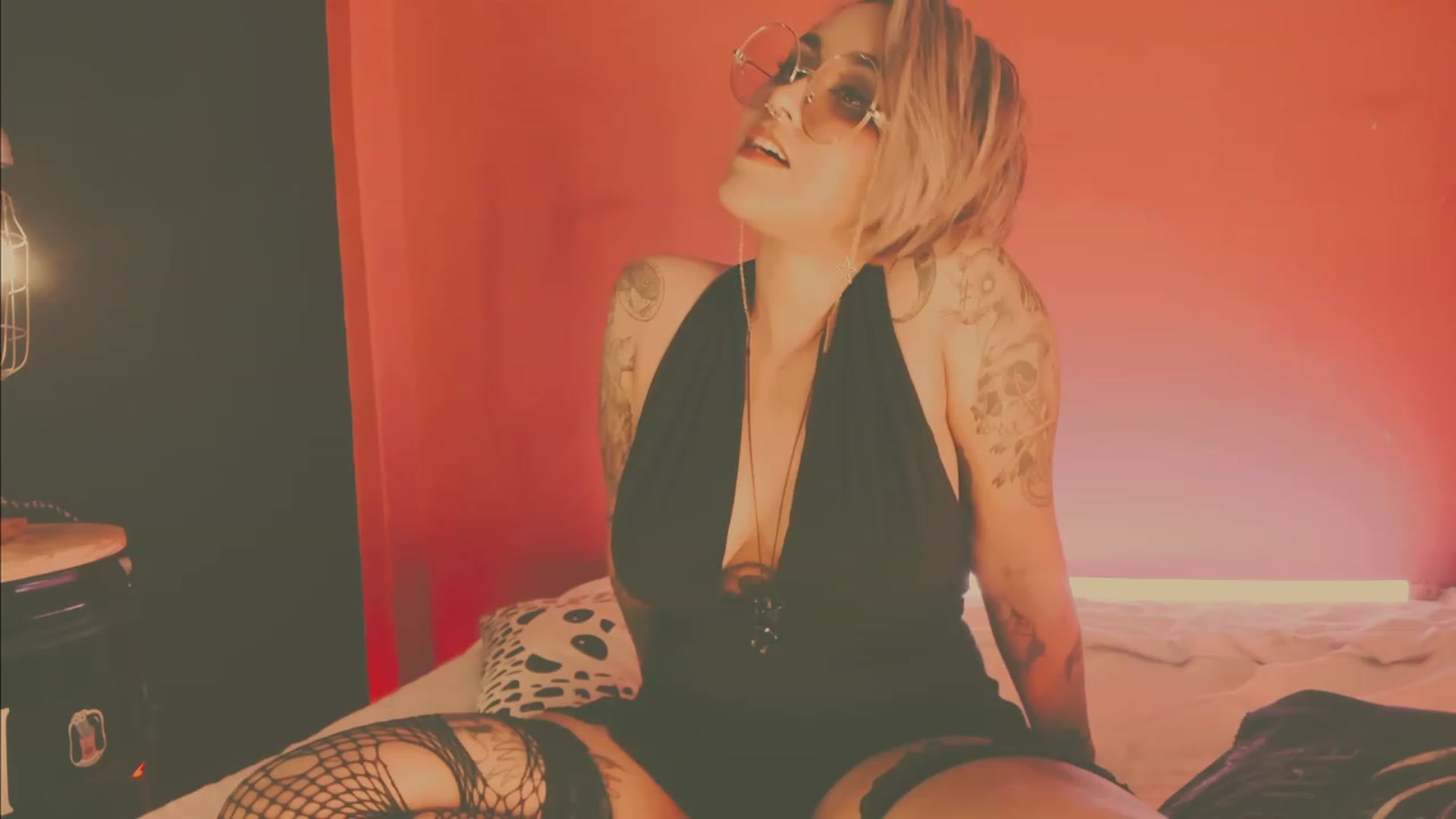 Gallery image thumbnail from AbraxxysRadio's myfreecams stream on, 03/29/2023, 24:14 image 18 of 20