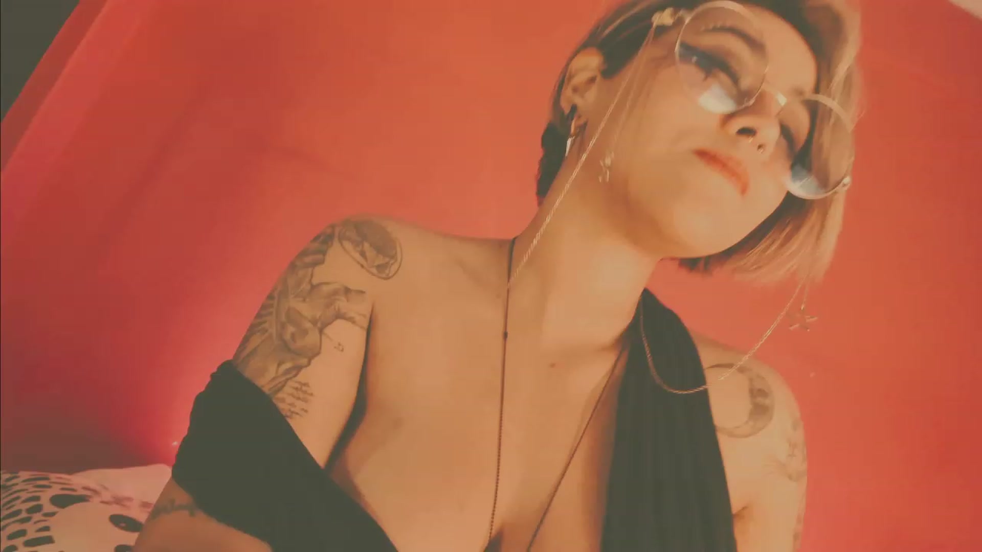 Gallery image thumbnail from AbraxxysRadio's myfreecams stream on, 03/29/2023, 24:14 image 3 of 20