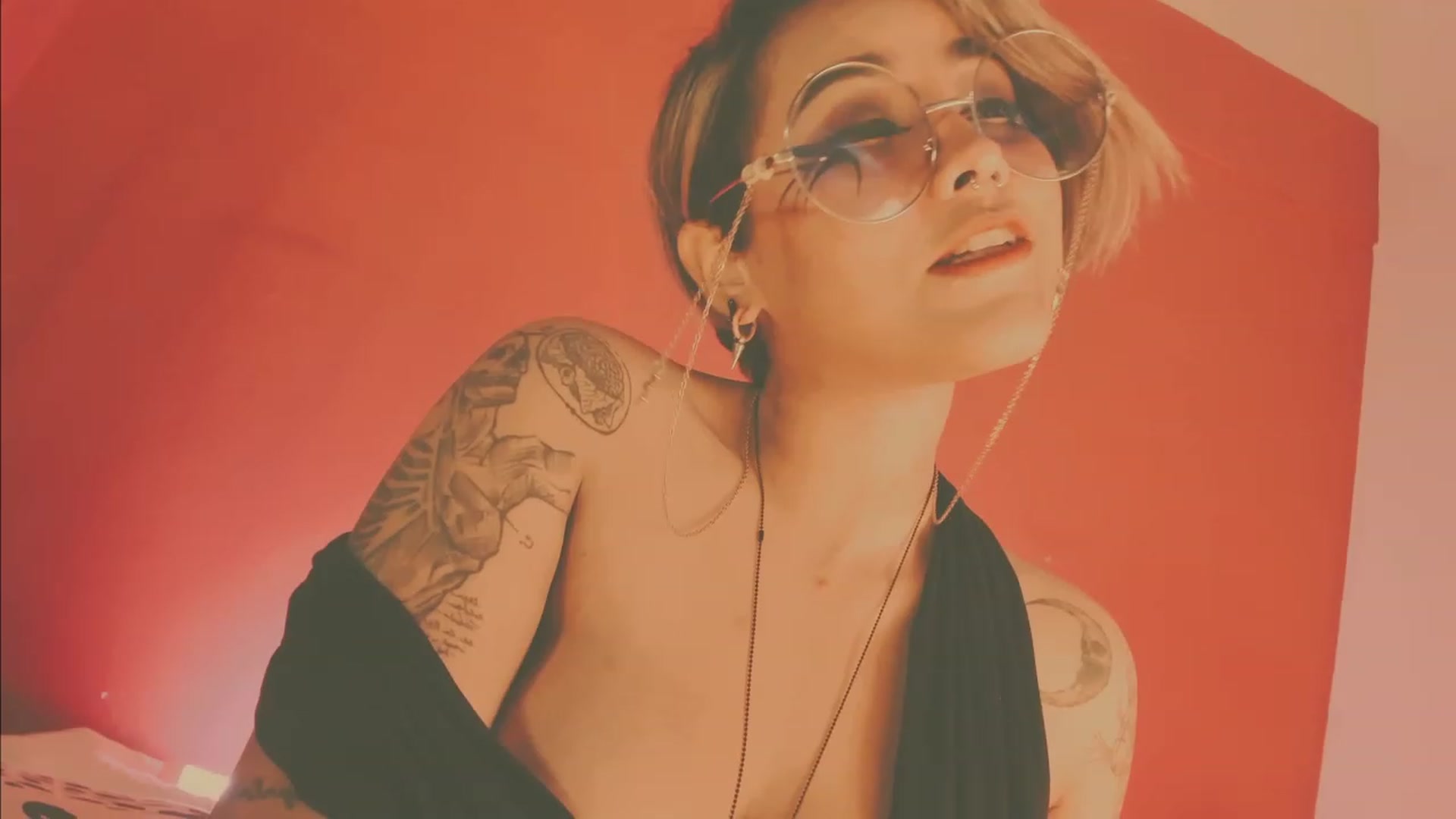 Gallery image thumbnail from AbraxxysRadio's myfreecams stream on, 03/29/2023, 24:14 image 4 of 20