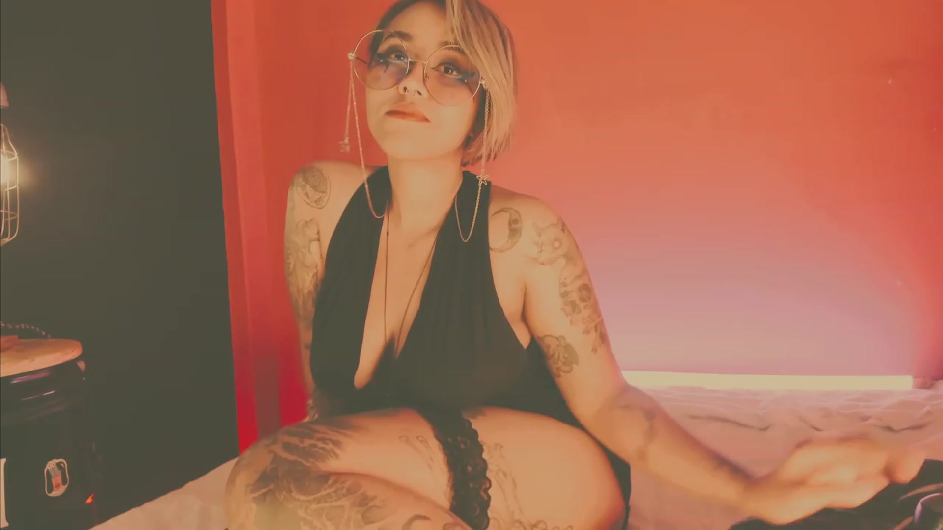 Gallery image thumbnail from AbraxxysRadio's myfreecams stream on, 03/29/2023, 24:14 image 14 of 20