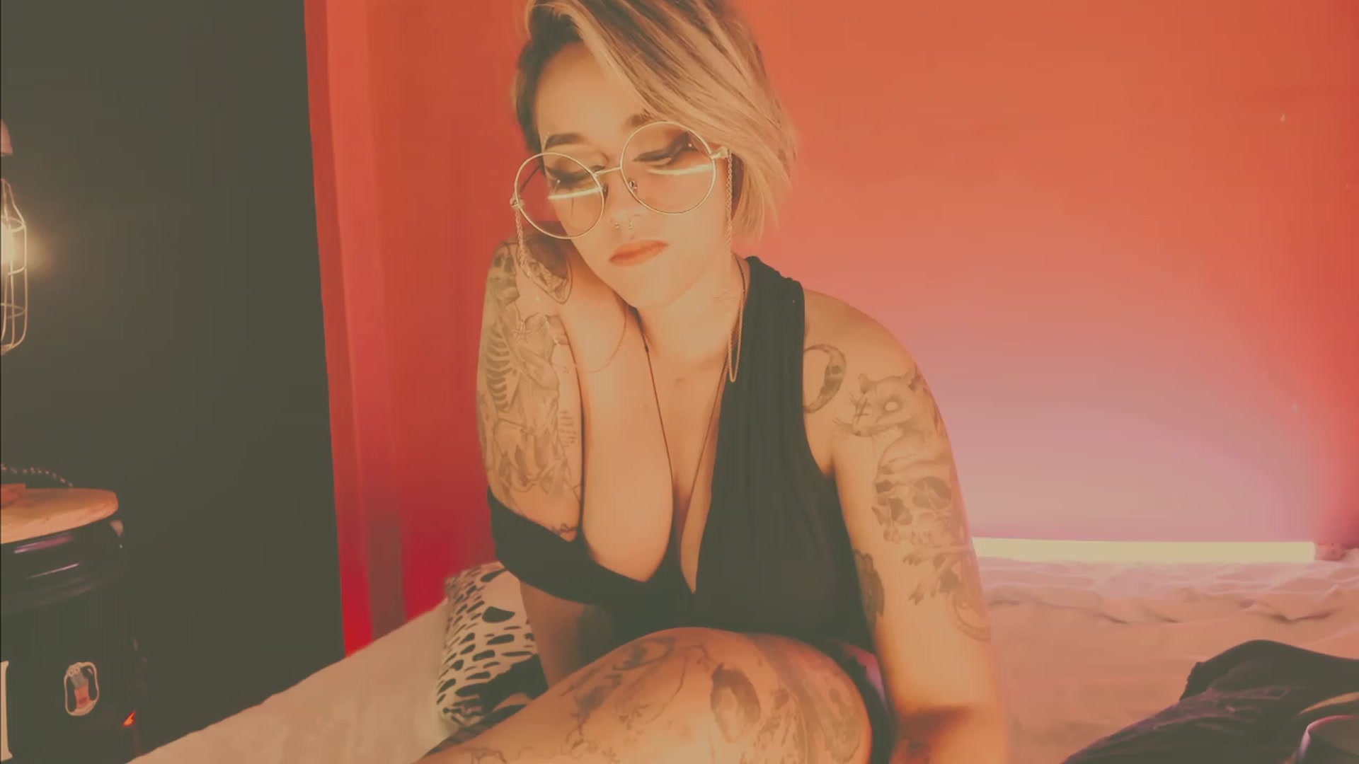 Gallery image thumbnail from AbraxxysRadio's myfreecams stream on, 03/29/2023, 24:14 image 10 of 20