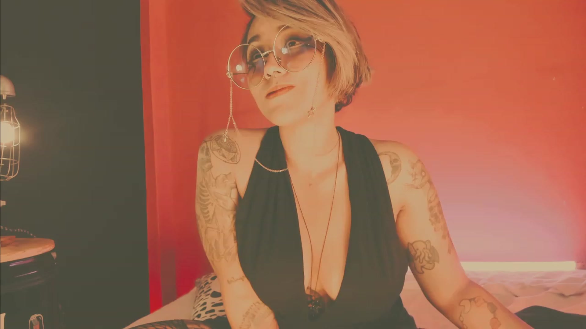 Gallery image thumbnail from AbraxxysRadio's myfreecams stream on, 03/29/2023, 24:14 image 19 of 20