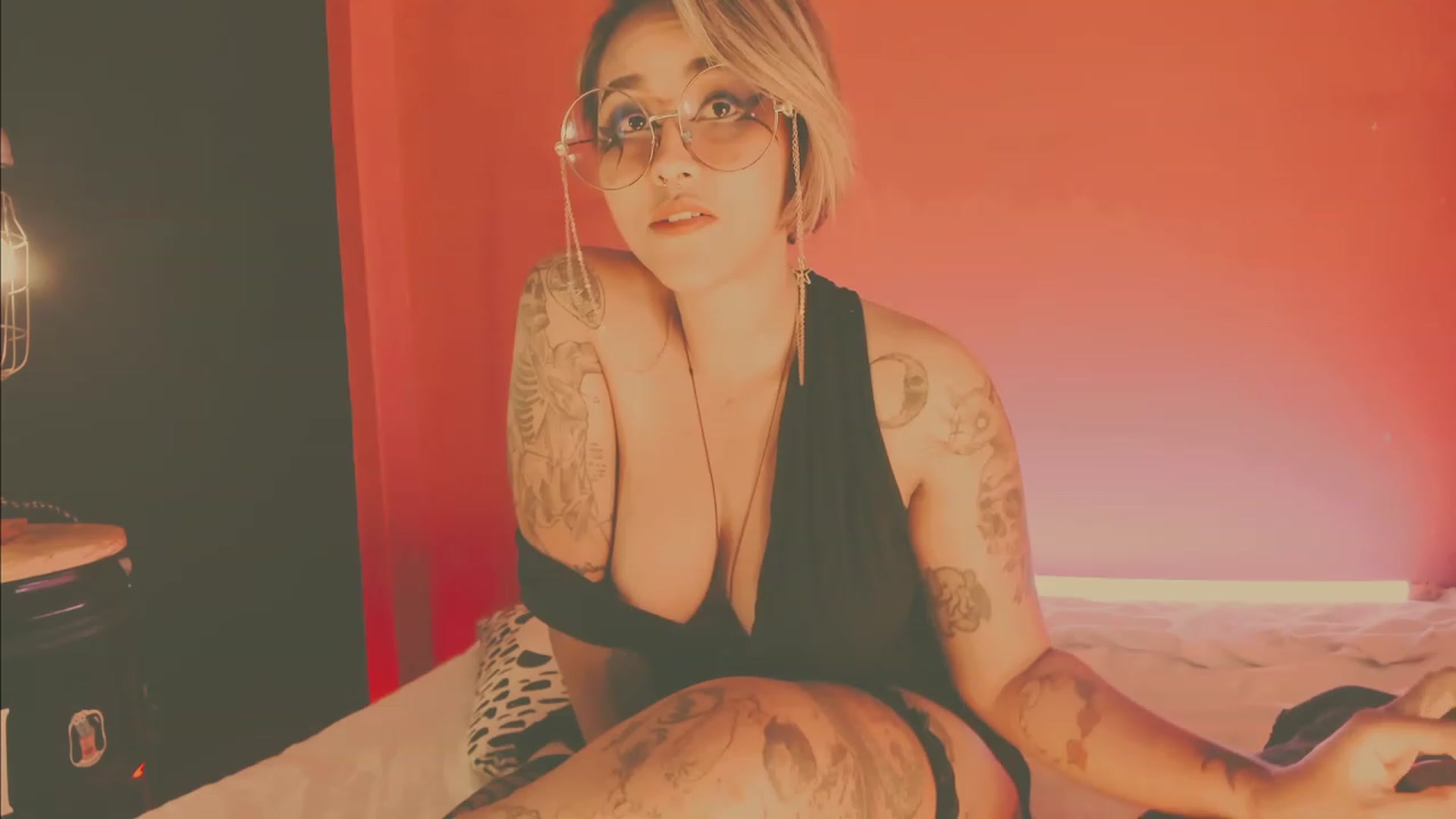Gallery image thumbnail from AbraxxysRadio's myfreecams stream on, 03/29/2023, 24:14 image 11 of 20