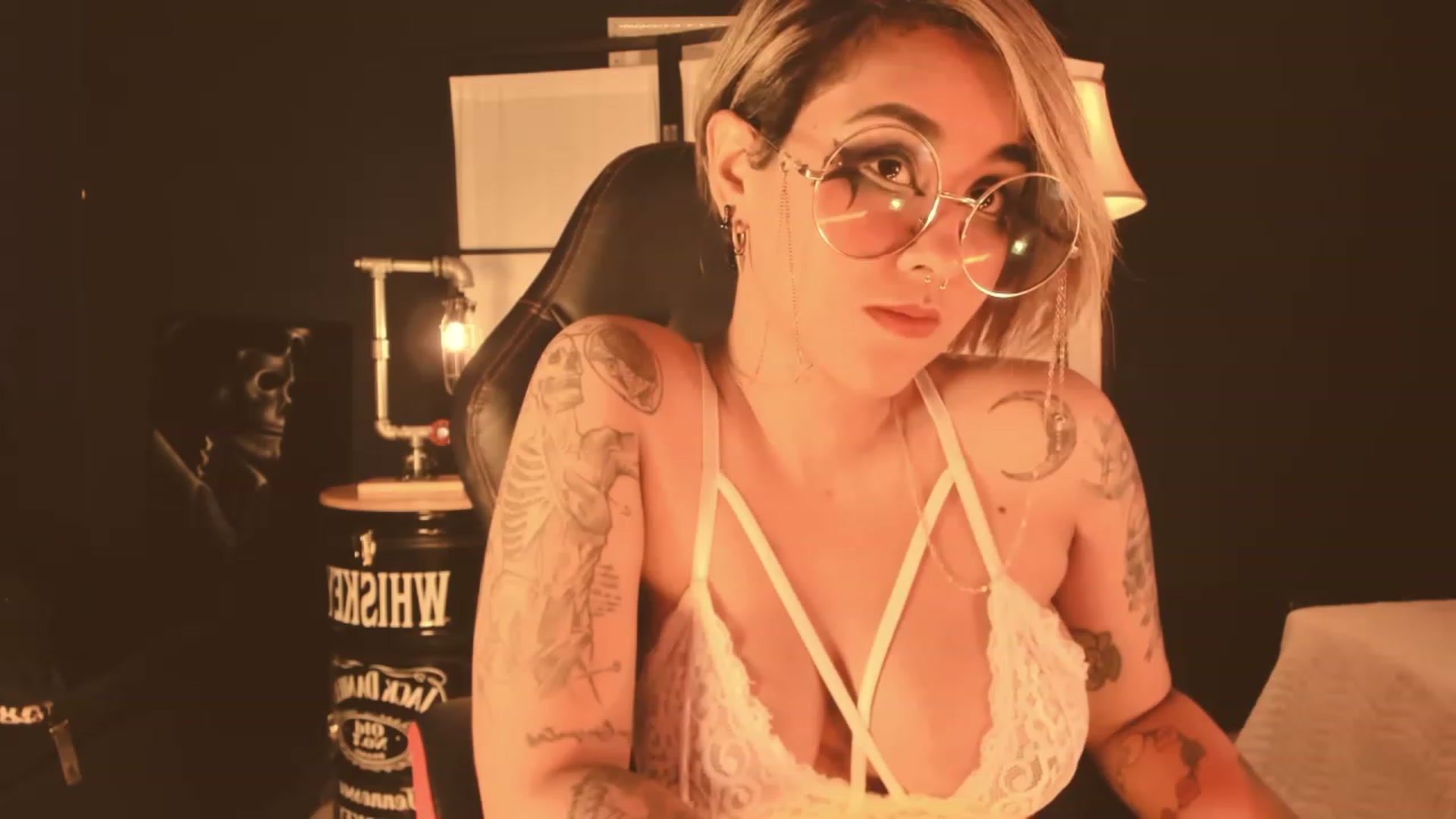 Gallery image thumbnail from AbraxxysRadio's myfreecams stream on, 03/29/2023, 23:09 image 7 of 20