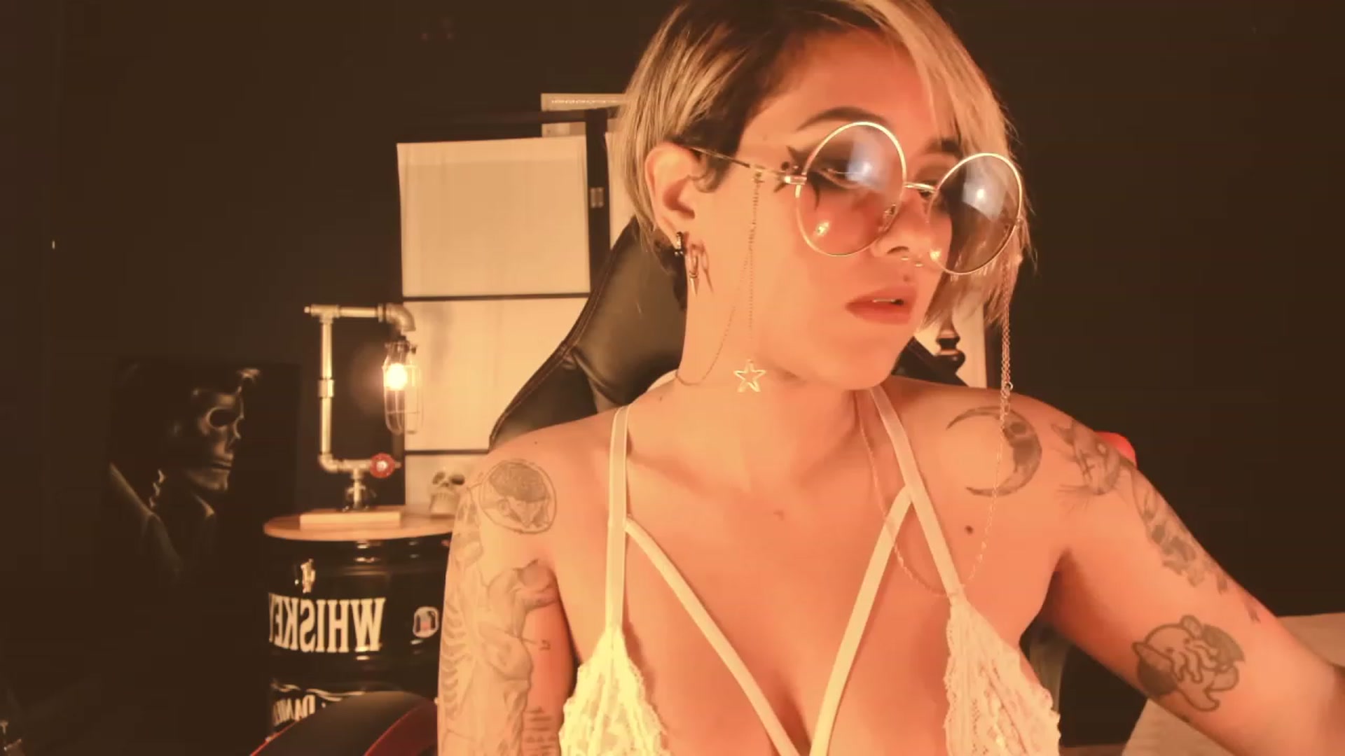Gallery image thumbnail from AbraxxysRadio's myfreecams stream on, 03/29/2023, 23:09 image 12 of 20