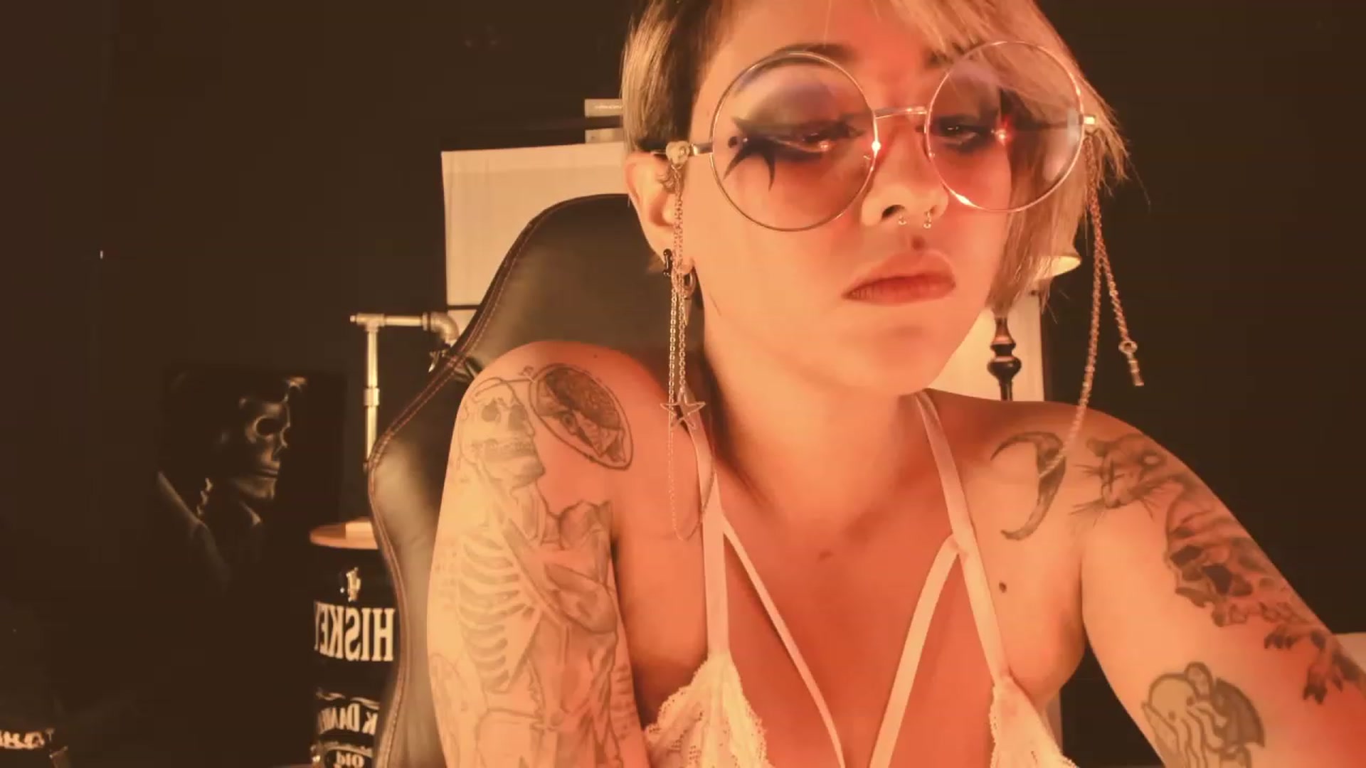 Gallery image thumbnail from AbraxxysRadio's myfreecams stream on, 03/29/2023, 23:09 image 17 of 20