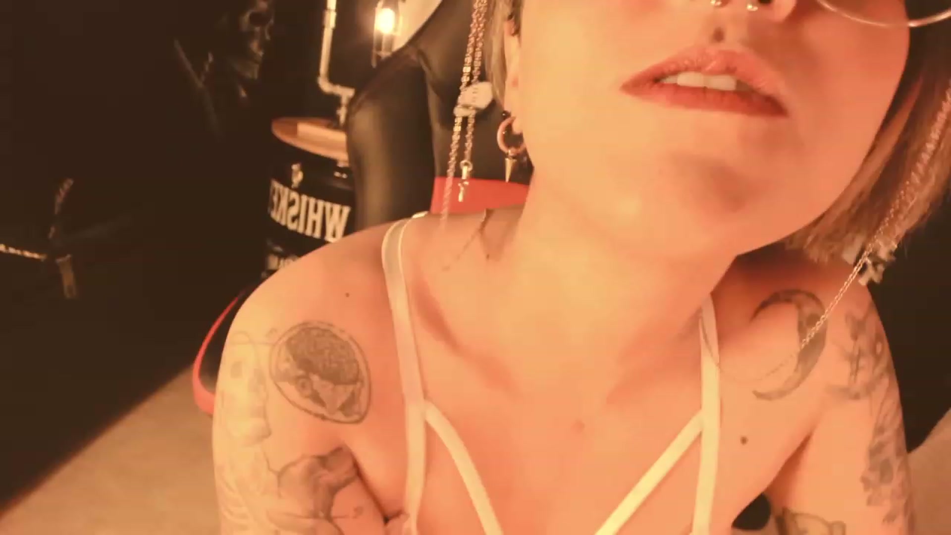 Gallery image thumbnail from AbraxxysRadio's myfreecams stream on, 03/30/2023, 24:13 image 15 of 20