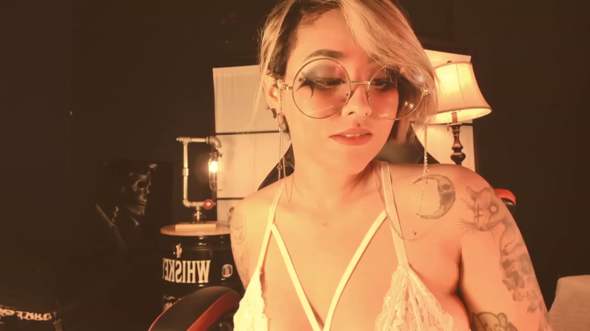Gallery image thumbnail from AbraxxysRadio's myfreecams stream on, 03/30/2023, 24:13 image 12 of 20