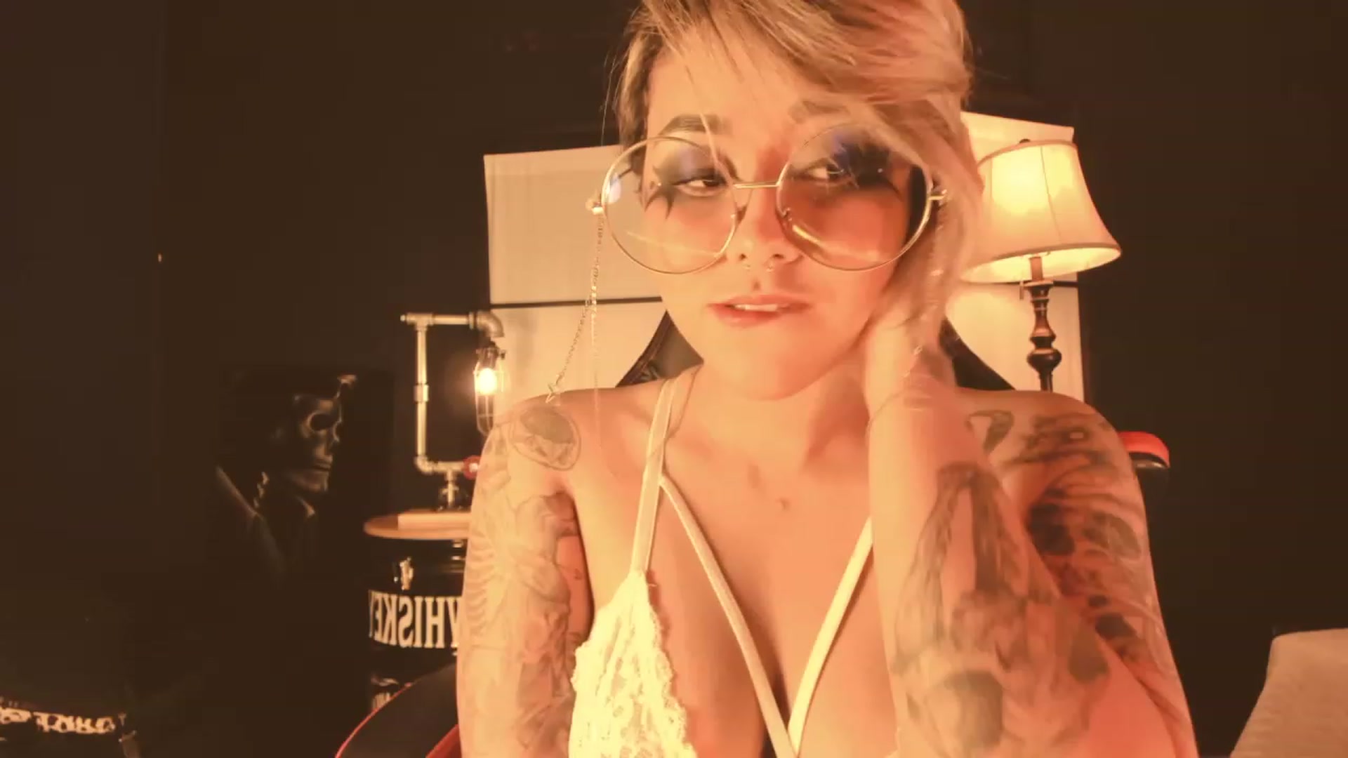 Gallery image thumbnail from AbraxxysRadio's myfreecams stream on, 03/30/2023, 24:13 image 9 of 20