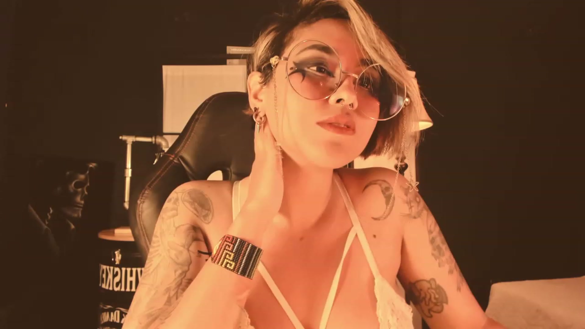 Gallery image thumbnail from AbraxxysRadio's myfreecams stream on, 03/30/2023, 24:13 image 20 of 20