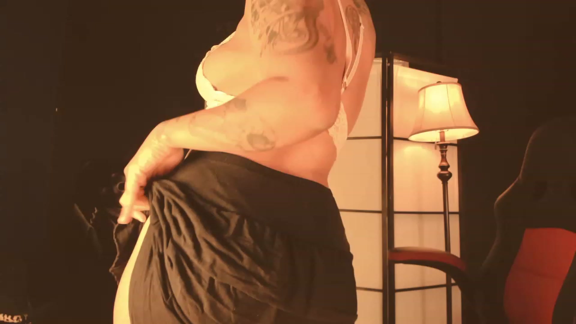 Gallery image thumbnail from AbraxxysRadio's myfreecams stream on, 03/30/2023, 01:49 image 4 of 20