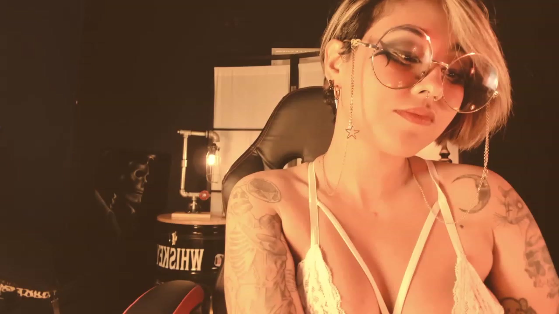 Gallery image thumbnail from AbraxxysRadio's myfreecams stream on, 03/30/2023, 01:49 image 11 of 20