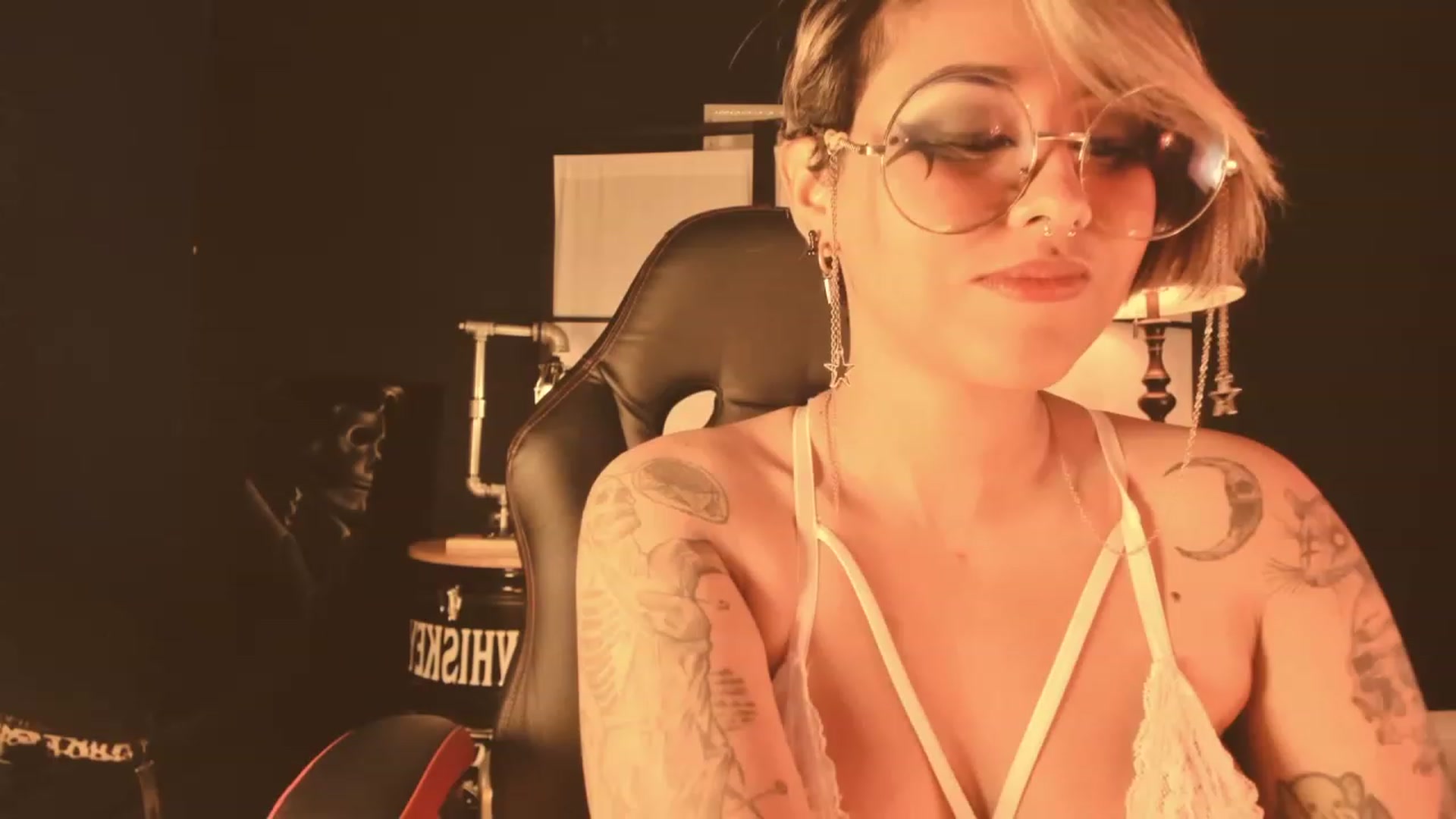 Gallery image thumbnail from AbraxxysRadio's myfreecams stream on, 03/30/2023, 01:49 image 17 of 20