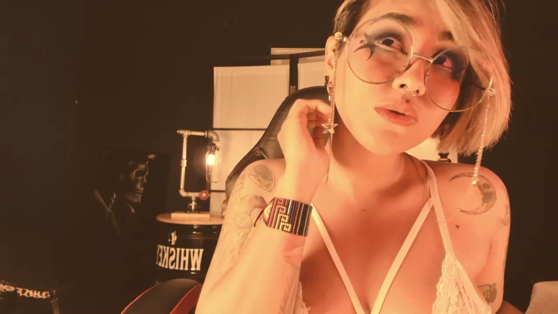 Gallery image thumbnail from AbraxxysRadio's myfreecams stream on, 03/30/2023, 01:49 image 12 of 20