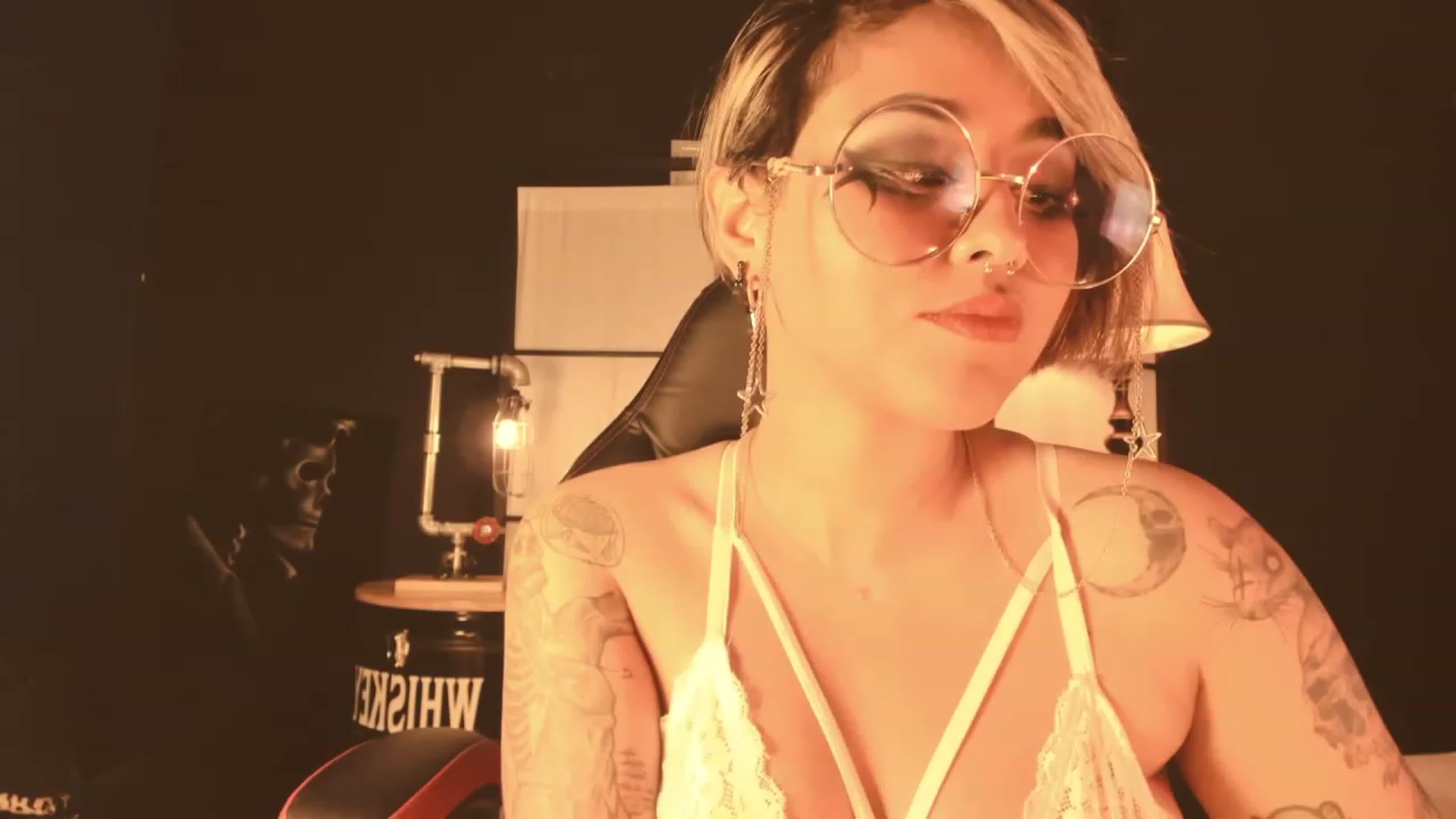 Gallery image thumbnail from AbraxxysRadio's myfreecams stream on, 03/30/2023, 01:49 image 3 of 20