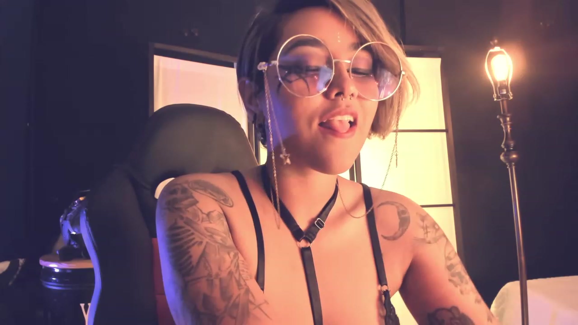 Gallery image thumbnail from AbraxxysRadio's myfreecams stream on, 04/02/2023, 17:47 image 4 of 20