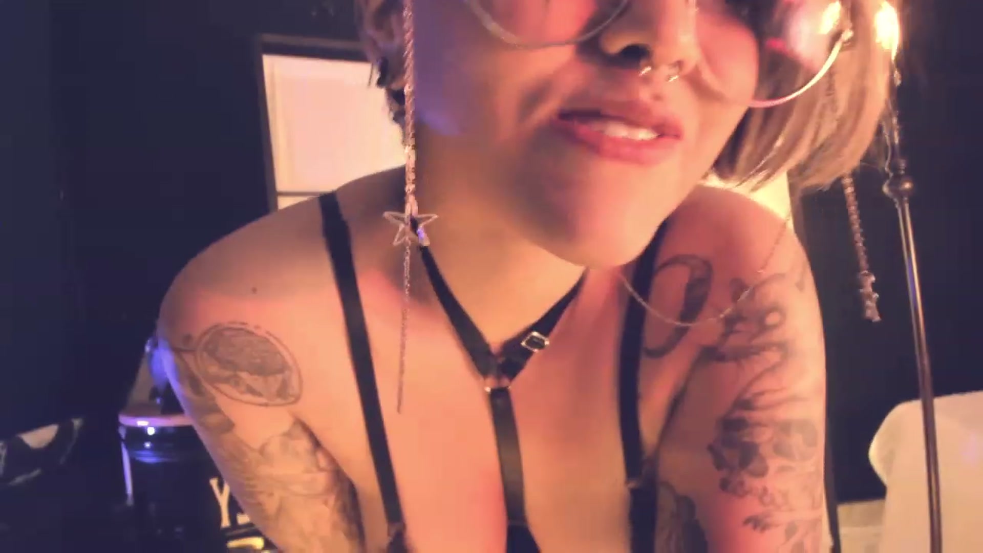 Gallery image thumbnail from AbraxxysRadio's myfreecams stream on, 04/02/2023, 17:47 image 11 of 20