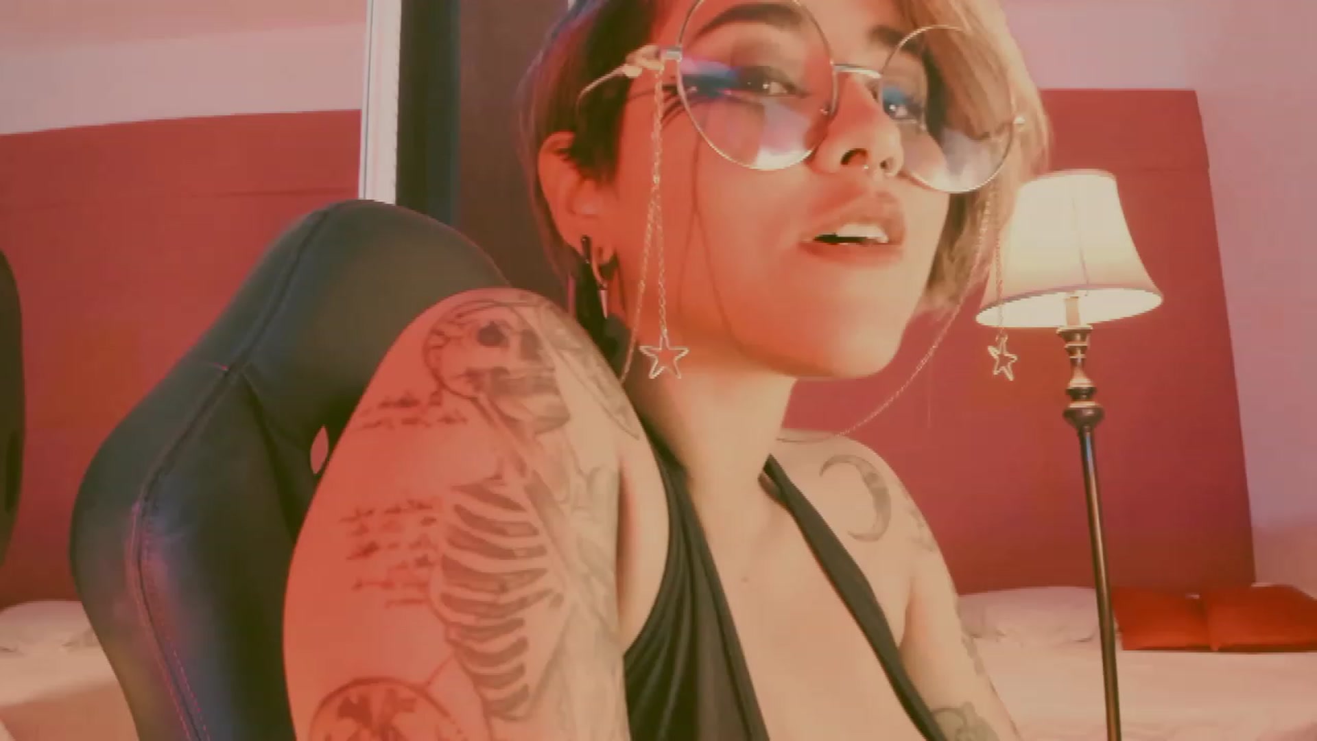 Gallery image thumbnail from AbraxxysRadio's myfreecams stream on, 04/04/2023, 24:11 image 8 of 20