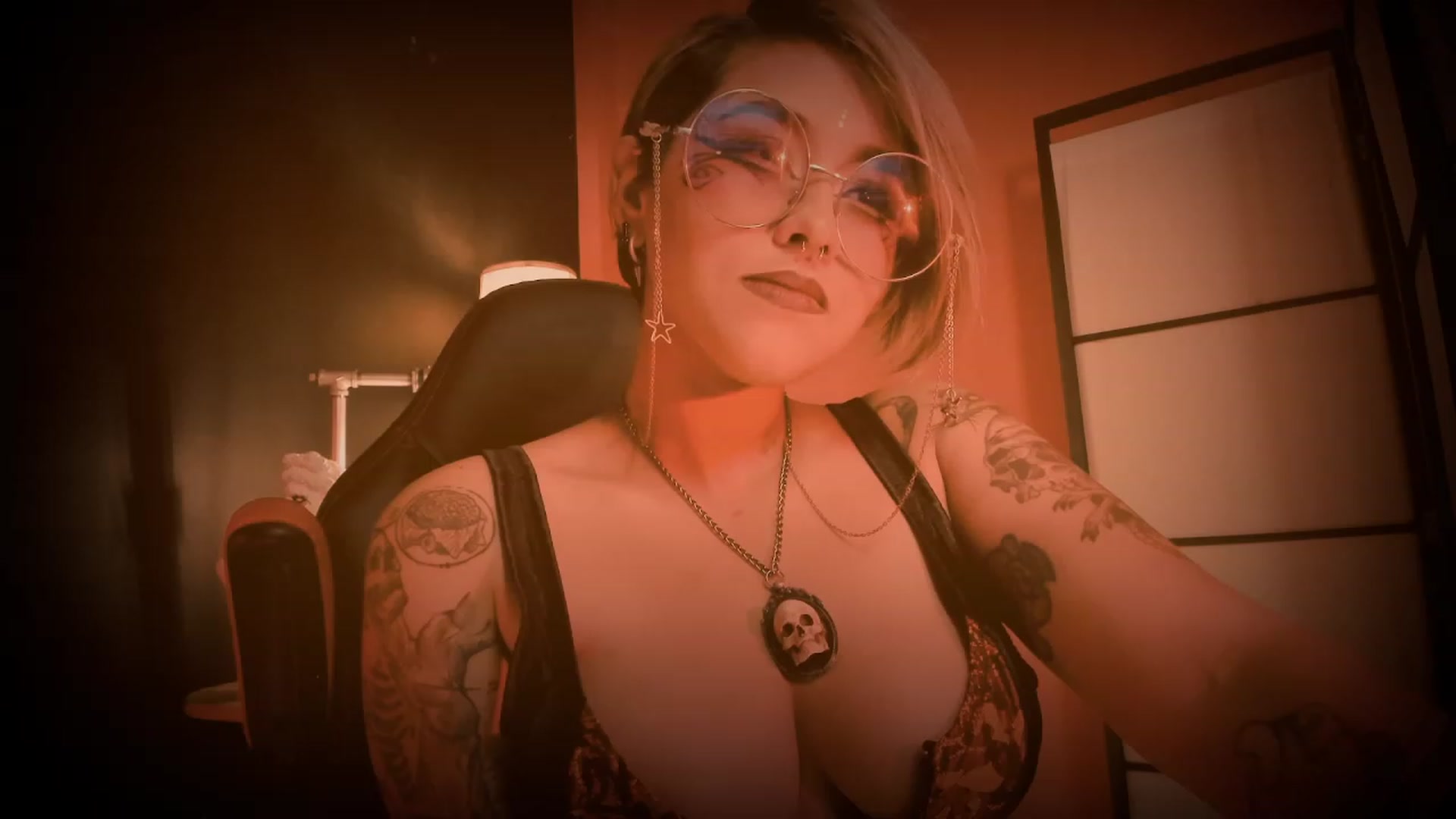 Gallery image thumbnail from AbraxxysRadio's myfreecams stream on, 04/06/2023, 24:00 image 18 of 20