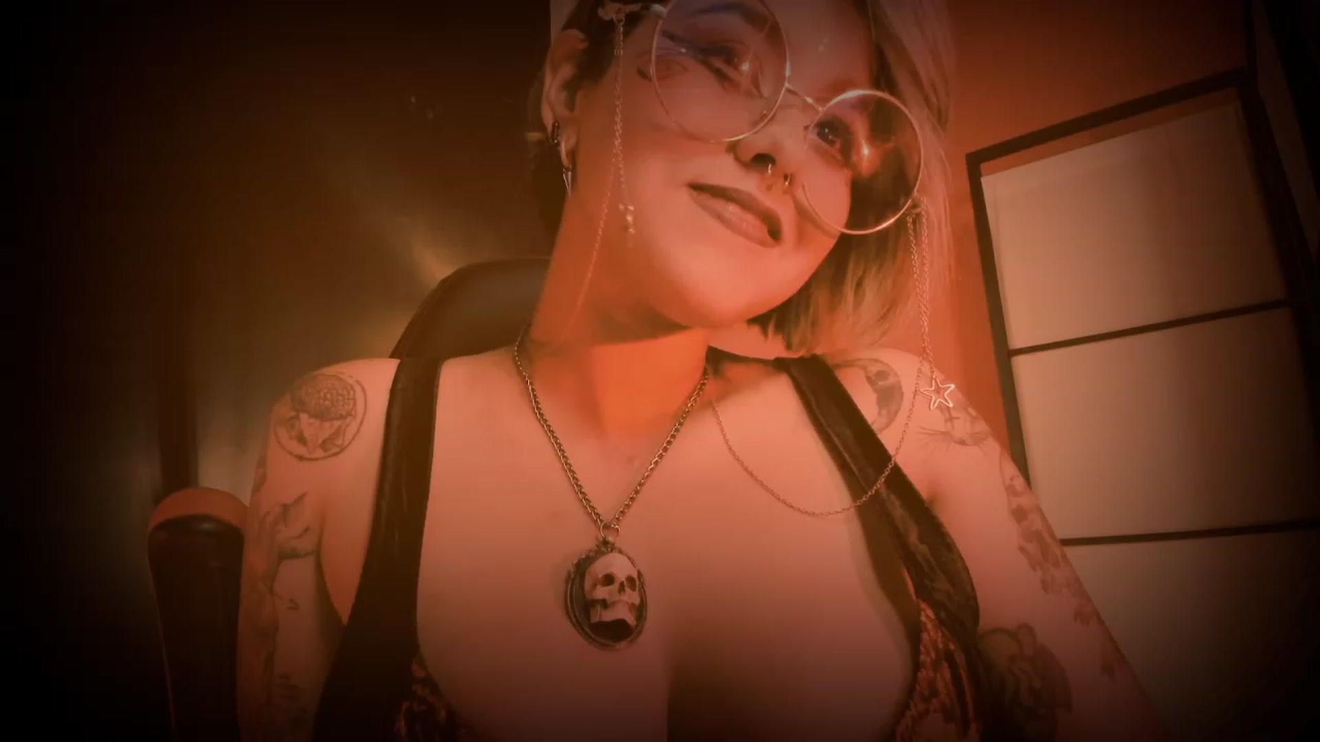 Gallery image thumbnail from AbraxxysRadio's myfreecams stream on, 04/06/2023, 24:22 image 18 of 20