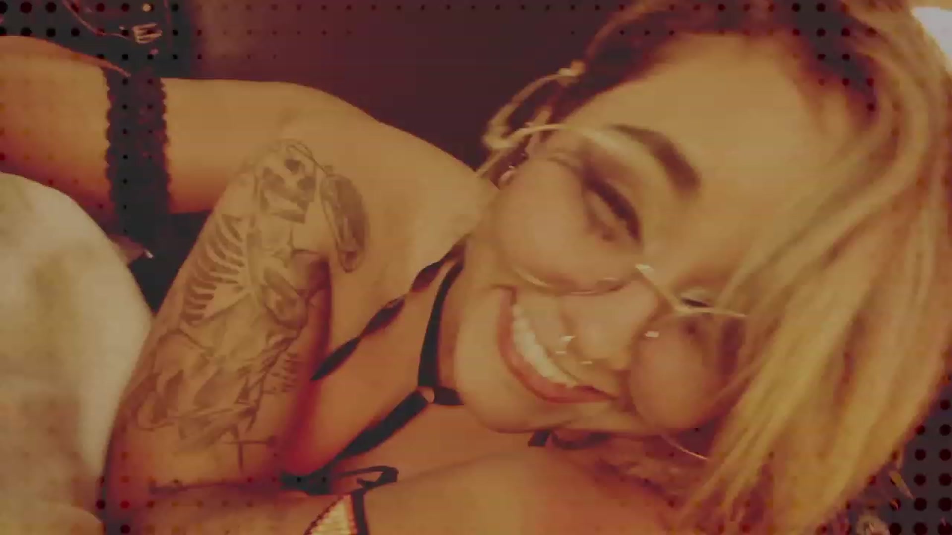 Gallery image thumbnail from AbraxxysRadio's myfreecams stream on, 04/07/2023, 01:51 image 18 of 20