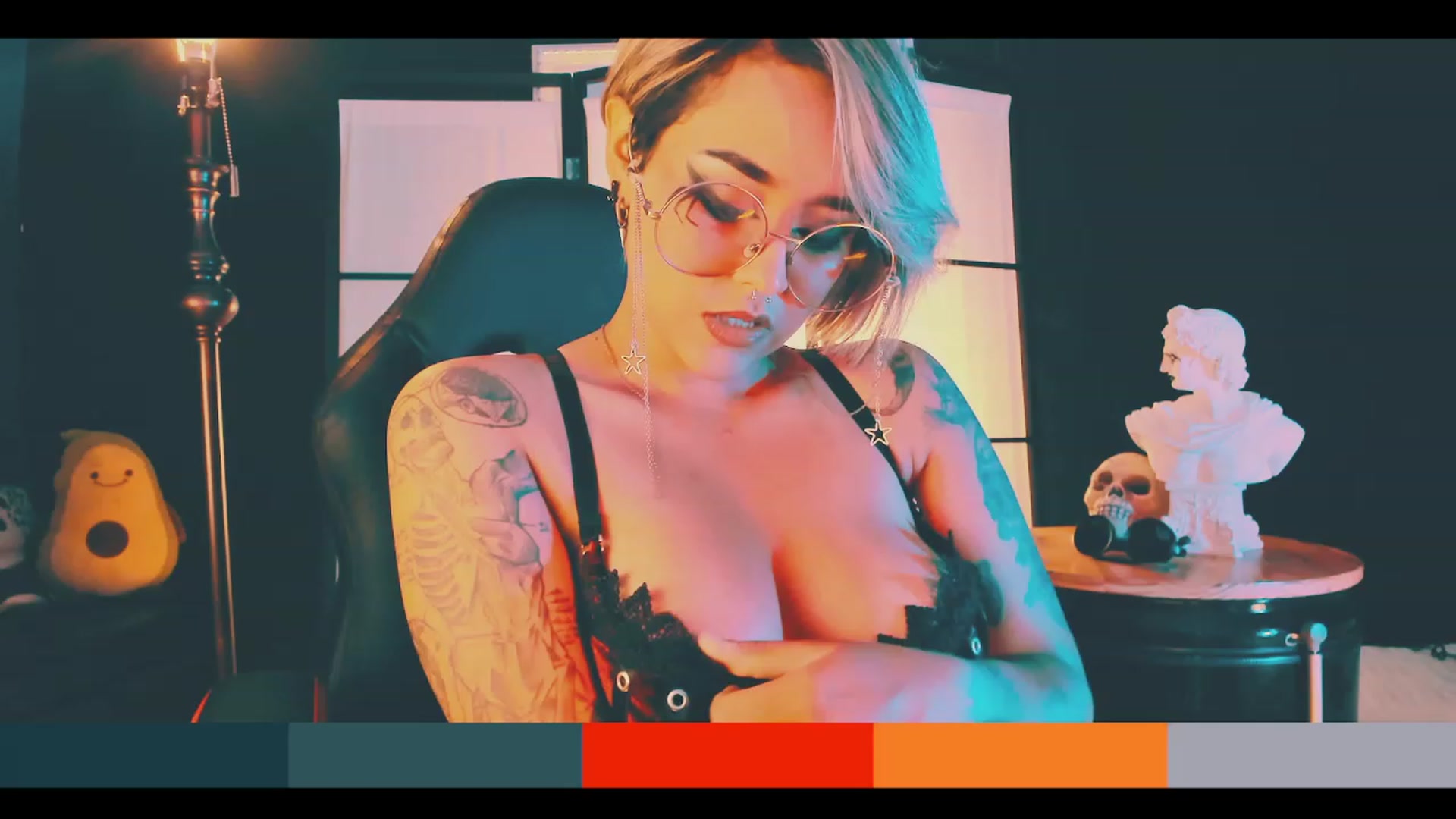 Gallery image thumbnail from AbraxxysRadio's myfreecams stream on, 04/09/2023, 17:56 image 15 of 20