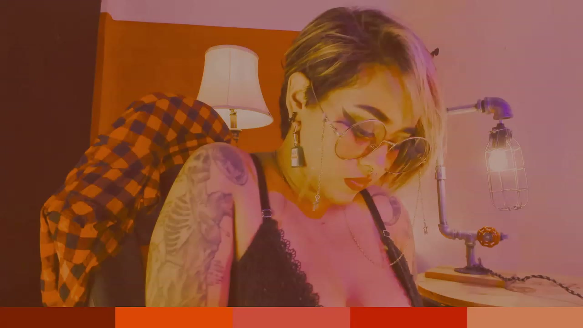 Gallery image thumbnail from AbraxxysRadio's myfreecams stream on, 04/12/2023, 24:20 image 4 of 20