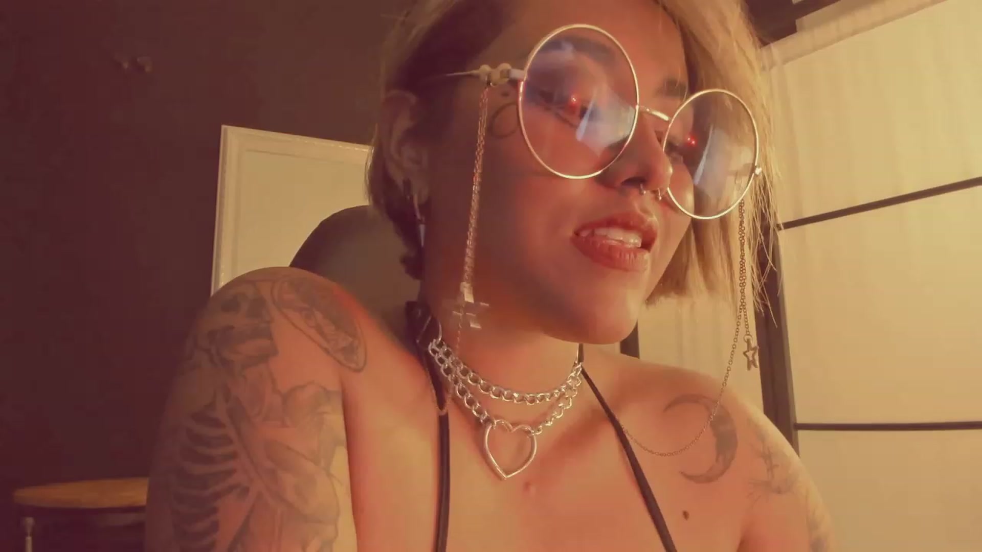 Gallery image thumbnail from AbraxxysRadio's myfreecams stream on, 04/13/2023, 24:25 image 7 of 20