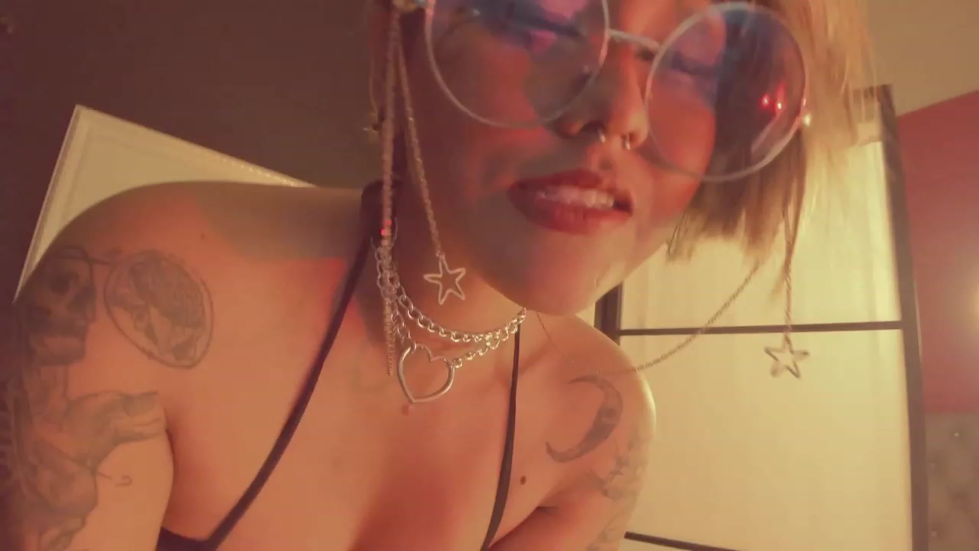 Gallery image thumbnail from AbraxxysRadio's myfreecams stream on, 04/13/2023, 24:25 image 17 of 20