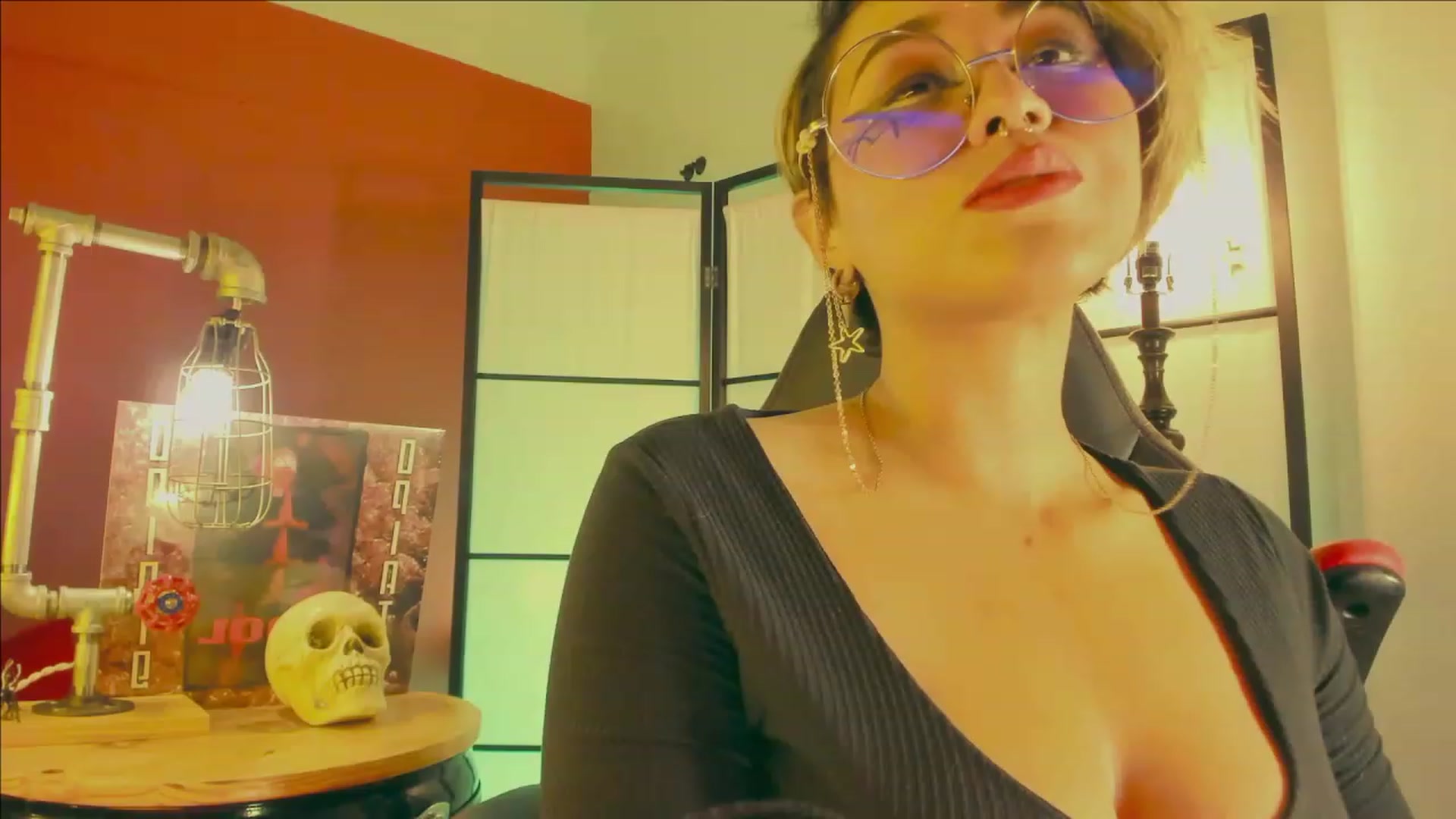 Gallery image thumbnail from AbraxxysRadio's myfreecams stream on, 04/13/2023, 23:13 image 13 of 20