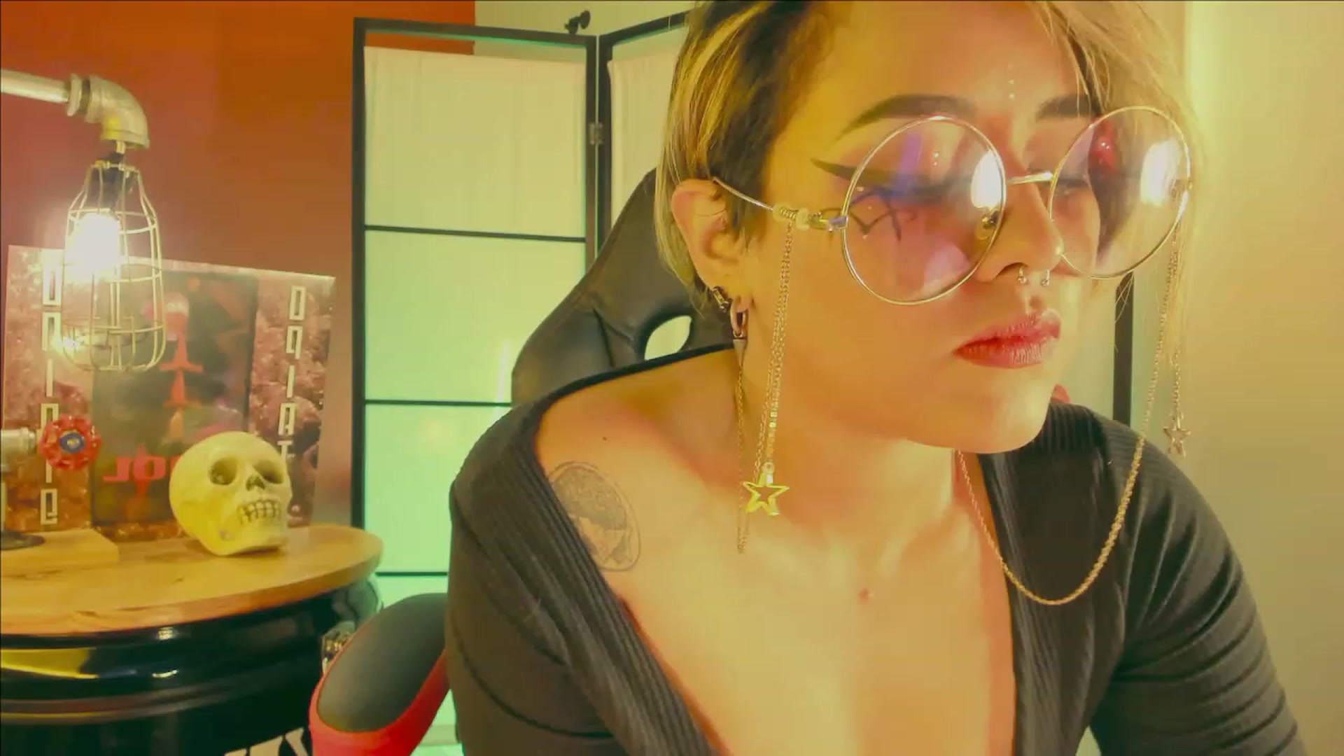 Gallery image thumbnail from AbraxxysRadio's myfreecams stream on, 04/13/2023, 23:13 image 10 of 20