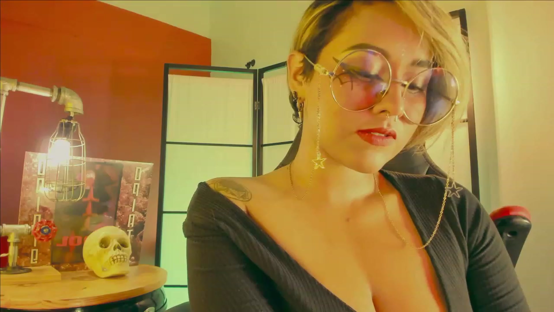 Gallery image thumbnail from AbraxxysRadio's myfreecams stream on, 04/13/2023, 23:13 image 16 of 20