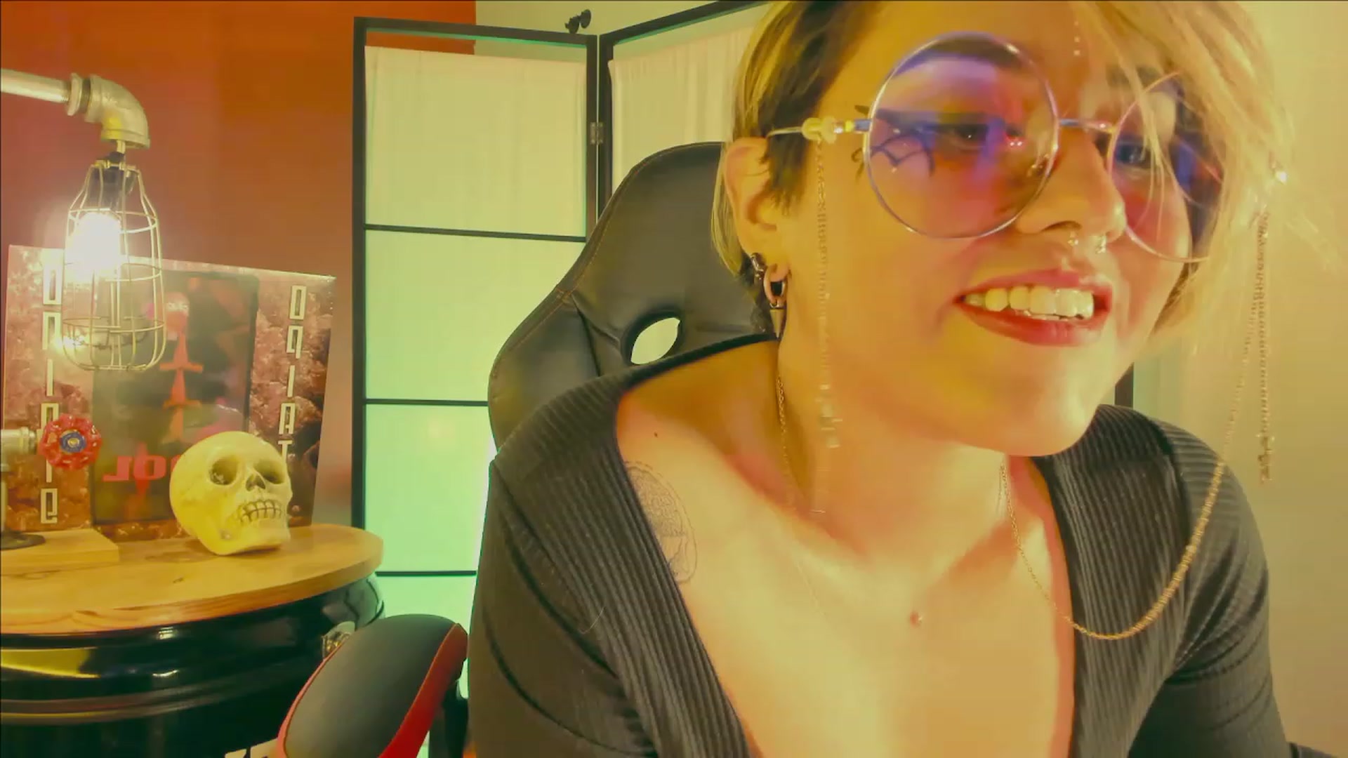 Gallery image thumbnail from AbraxxysRadio's myfreecams stream on, 04/13/2023, 23:13 image 12 of 20