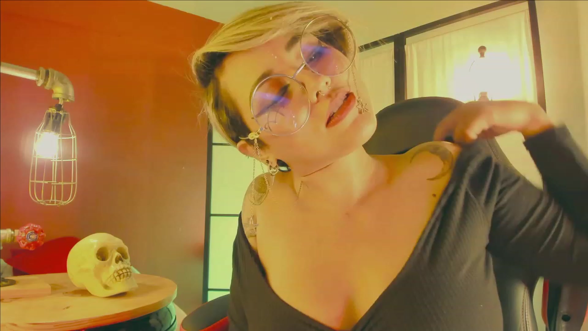 Gallery image thumbnail from AbraxxysRadio's myfreecams stream on, 04/14/2023, 02:11 image 5 of 20