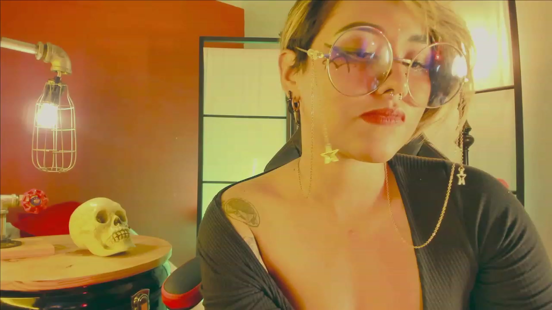 Gallery image thumbnail from AbraxxysRadio's myfreecams stream on, 04/14/2023, 02:11 image 16 of 20