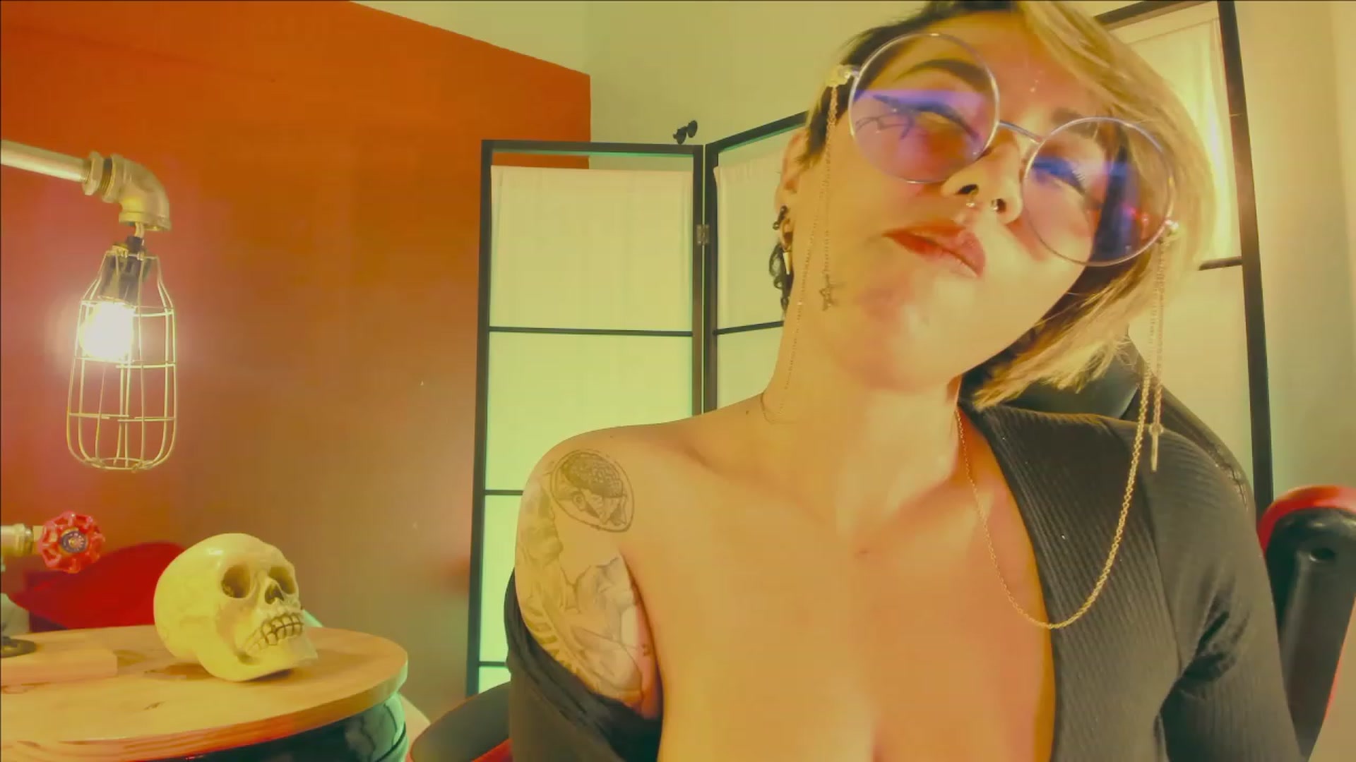 Gallery image thumbnail from AbraxxysRadio's myfreecams stream on, 04/14/2023, 02:11 image 3 of 20