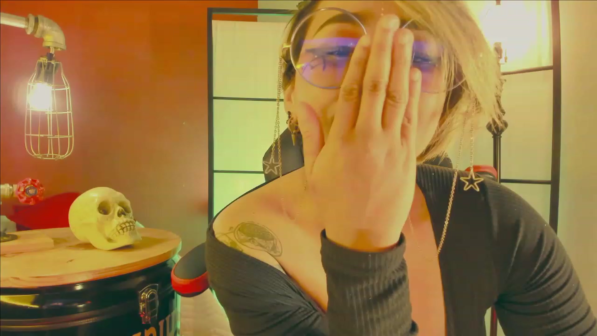 Gallery image thumbnail from AbraxxysRadio's myfreecams stream on, 04/14/2023, 02:11 image 14 of 20