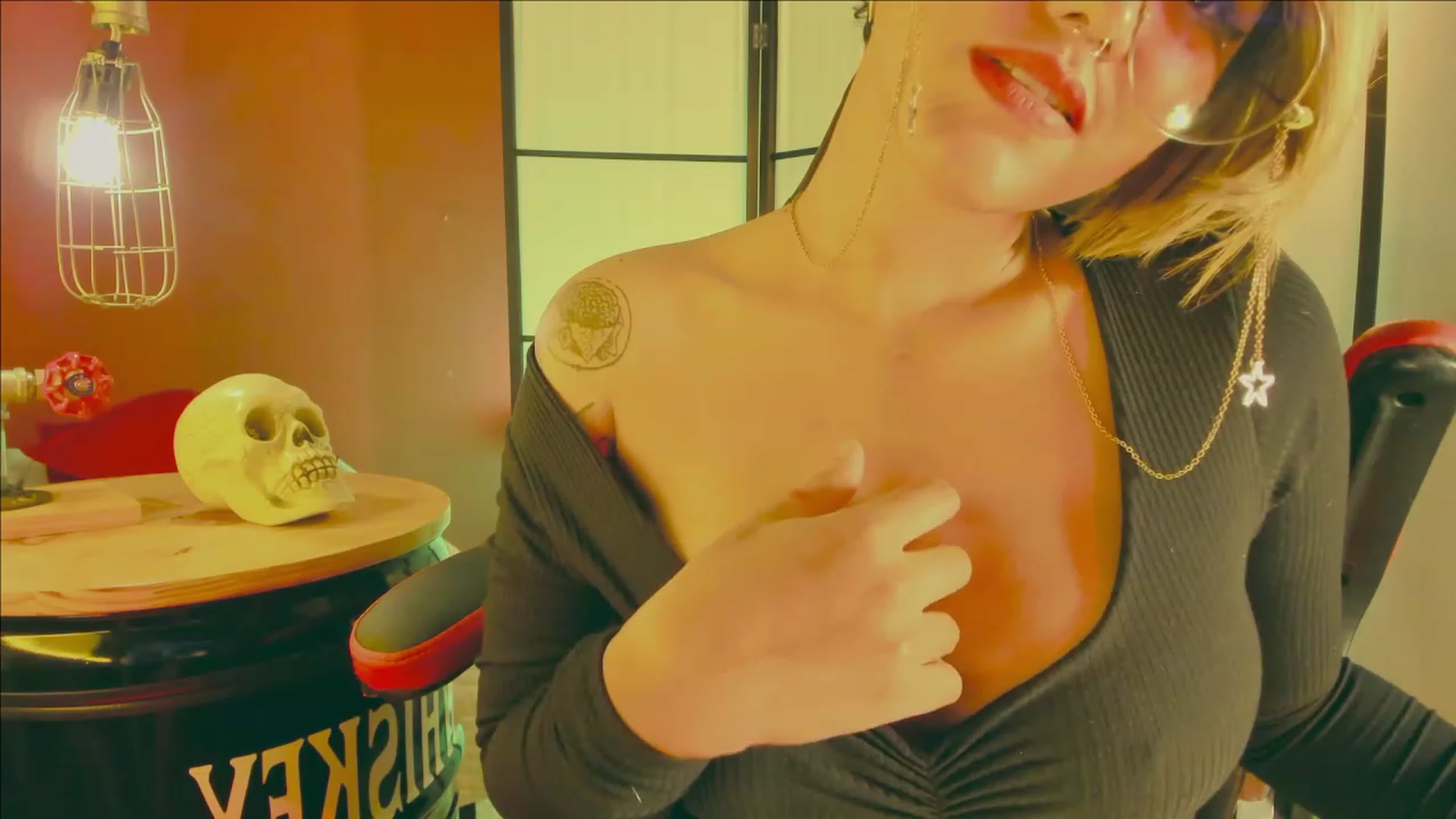 Gallery image thumbnail from AbraxxysRadio's myfreecams stream on, 04/14/2023, 02:11 image 12 of 20