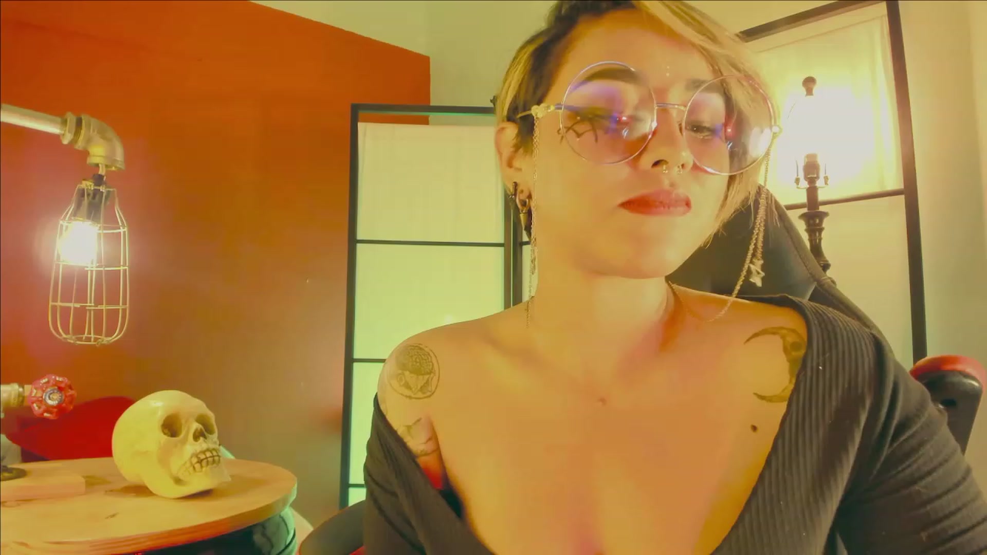 Gallery image thumbnail from AbraxxysRadio's myfreecams stream on, 04/14/2023, 02:11 image 6 of 20